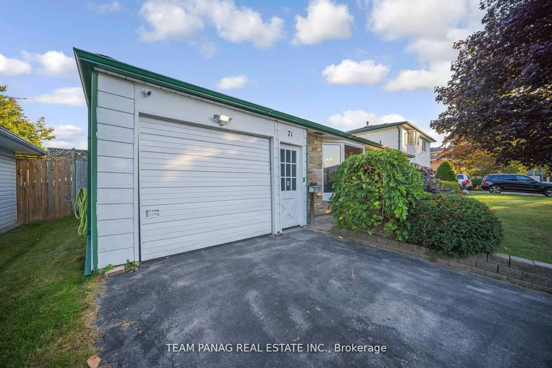Photo 4 of 71 Watson Crescent, Brampton, Brampton East — HOMEH