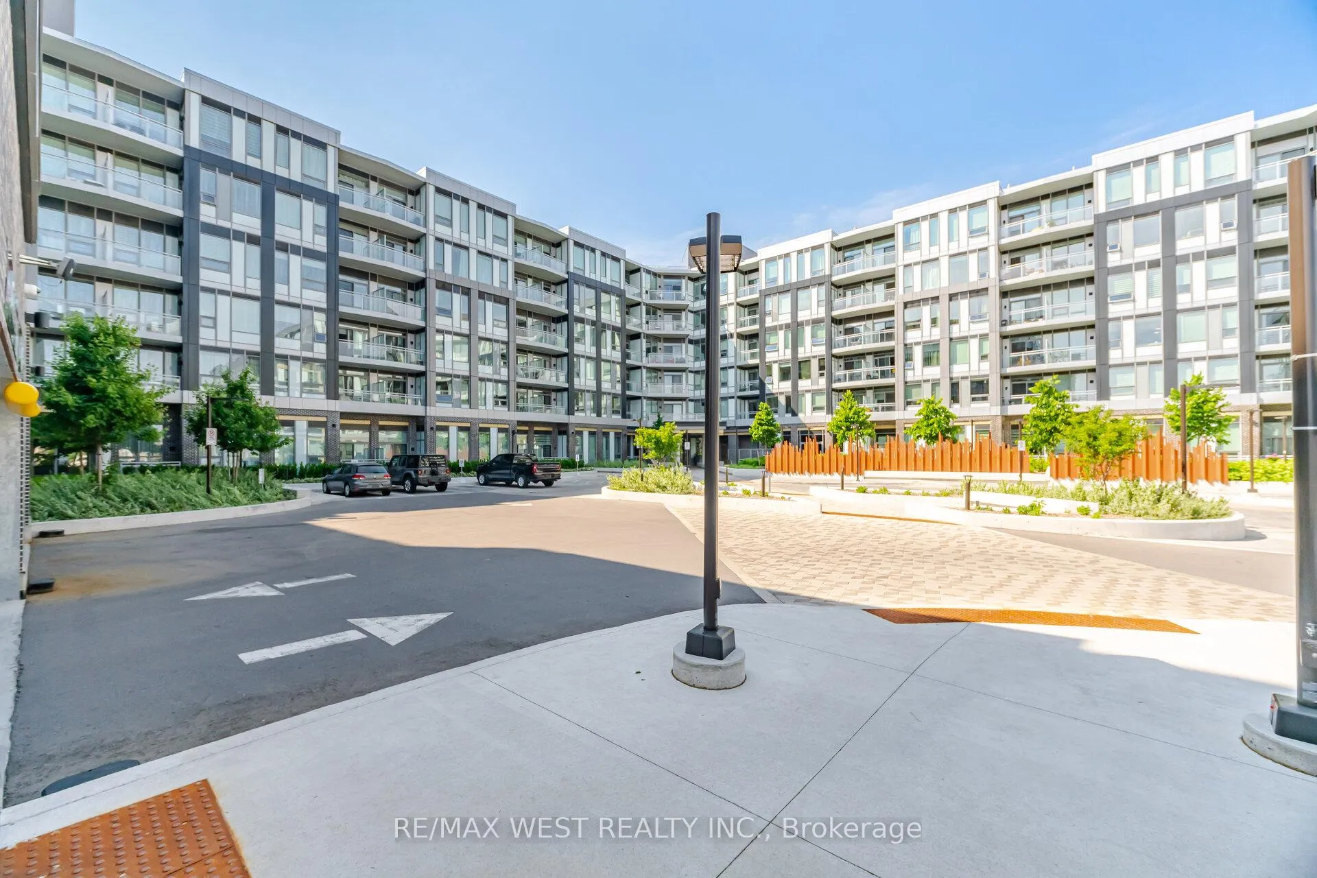 Photo 2 of Unit 311, 2501 Saw Whet Boulevard, Oakville, Glen Abbey — HOMEH