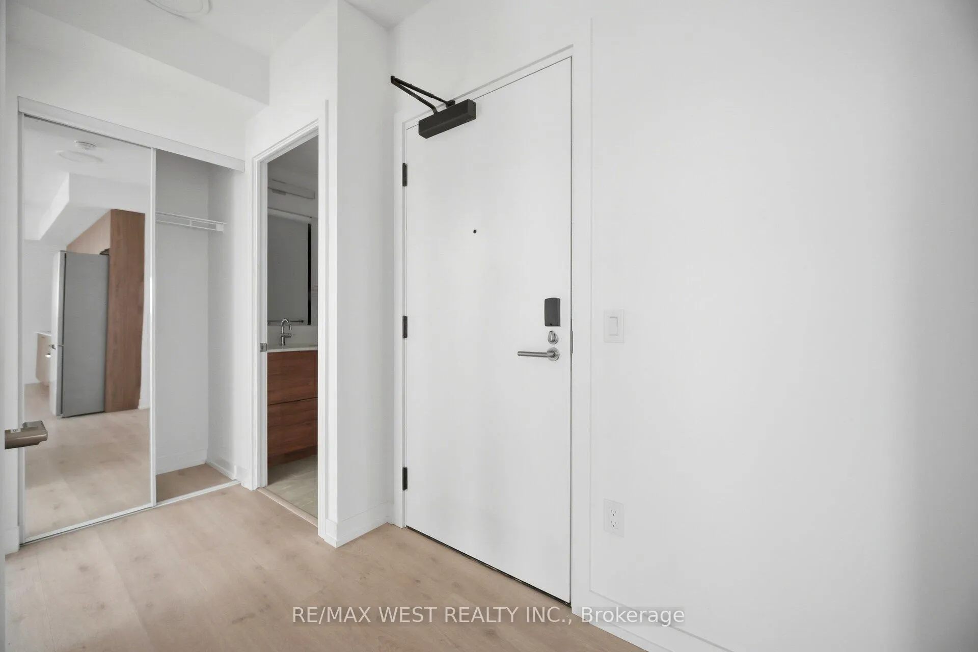 Photo 7 of Unit 311, 2501 Saw Whet Boulevard, Oakville, Glen Abbey — HOMEH