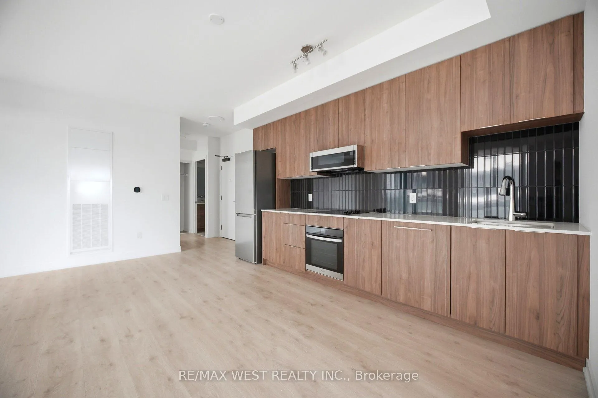 Photo 9 of Unit 311, 2501 Saw Whet Boulevard, Oakville, Glen Abbey — HOMEH