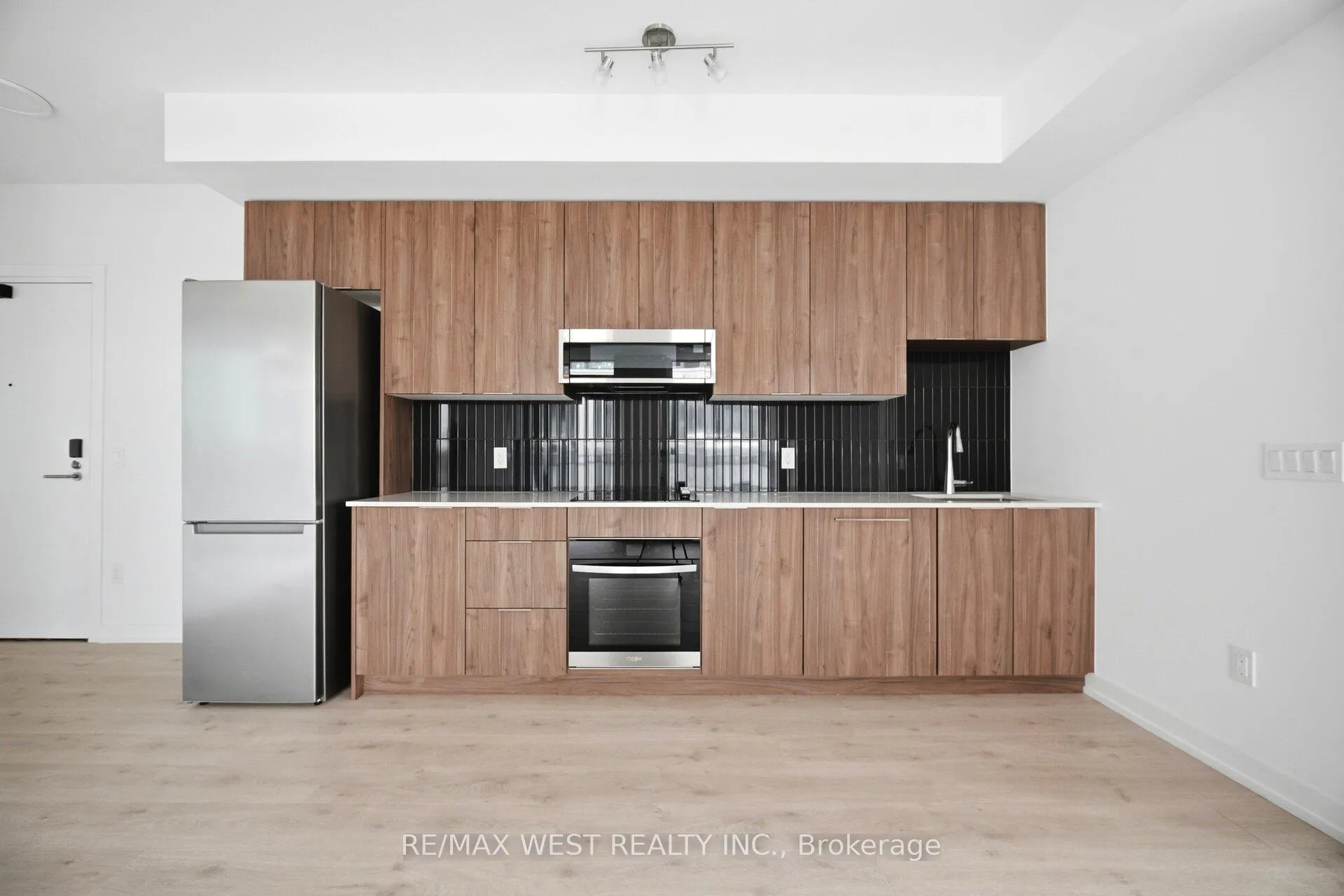 Photo 11 of Unit 311, 2501 Saw Whet Boulevard, Oakville, Glen Abbey — HOMEH