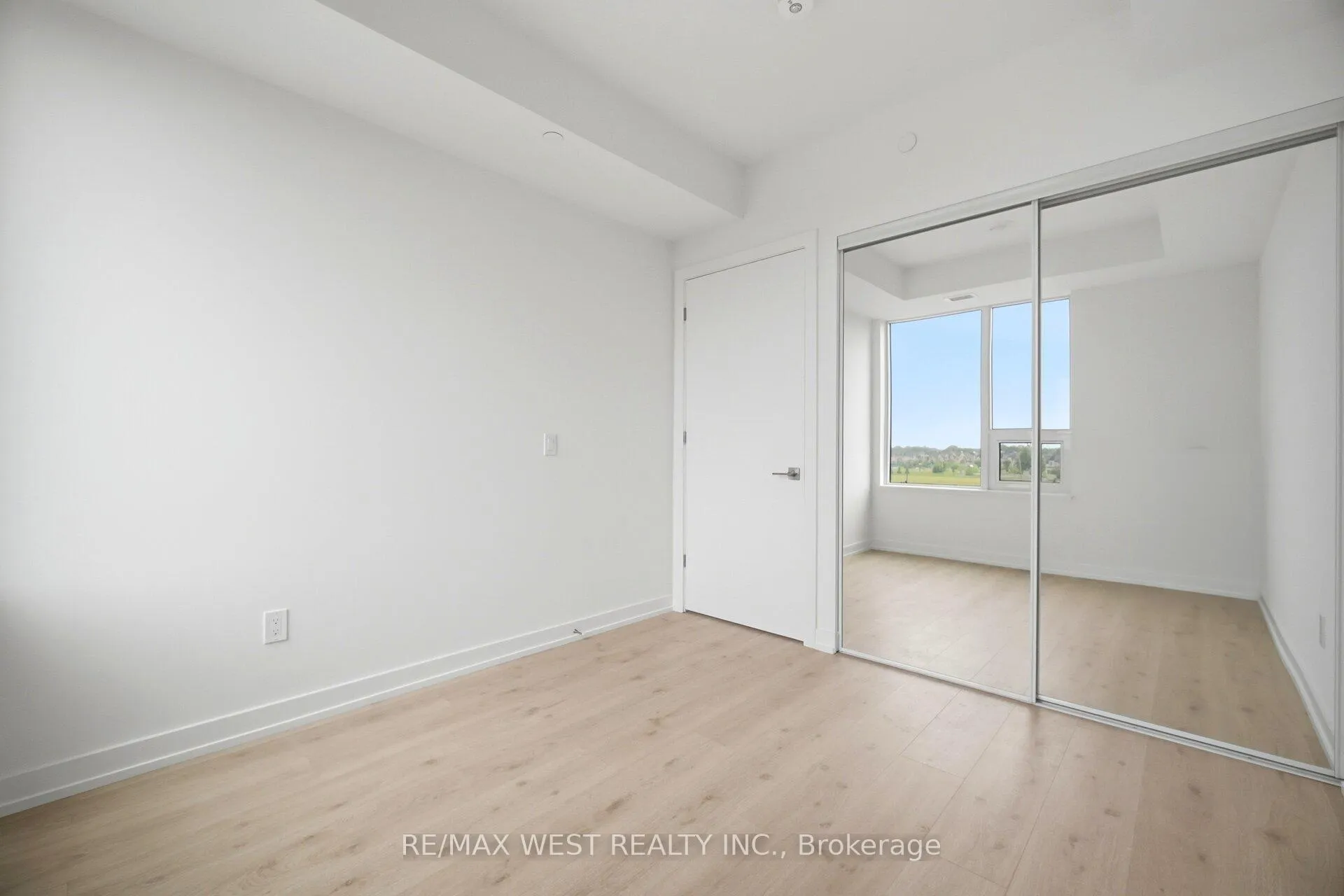 Photo 22 of Unit 311, 2501 Saw Whet Boulevard, Oakville, Glen Abbey — HOMEH