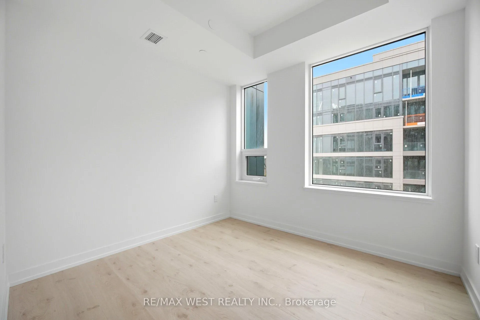 Photo 23 of Unit 311, 2501 Saw Whet Boulevard, Oakville, Glen Abbey — HOMEH