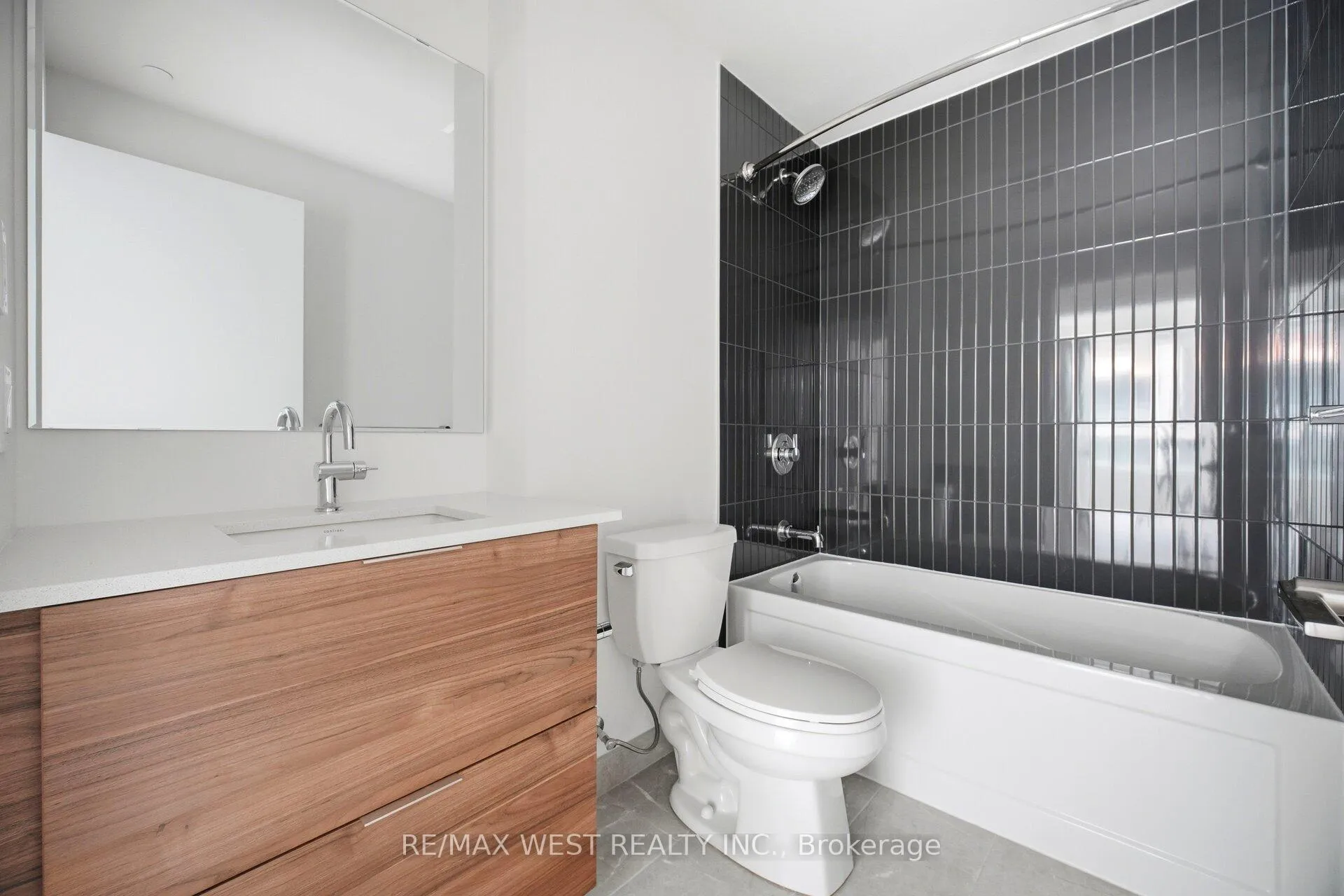Photo 25 of Unit 311, 2501 Saw Whet Boulevard, Oakville, Glen Abbey — HOMEH