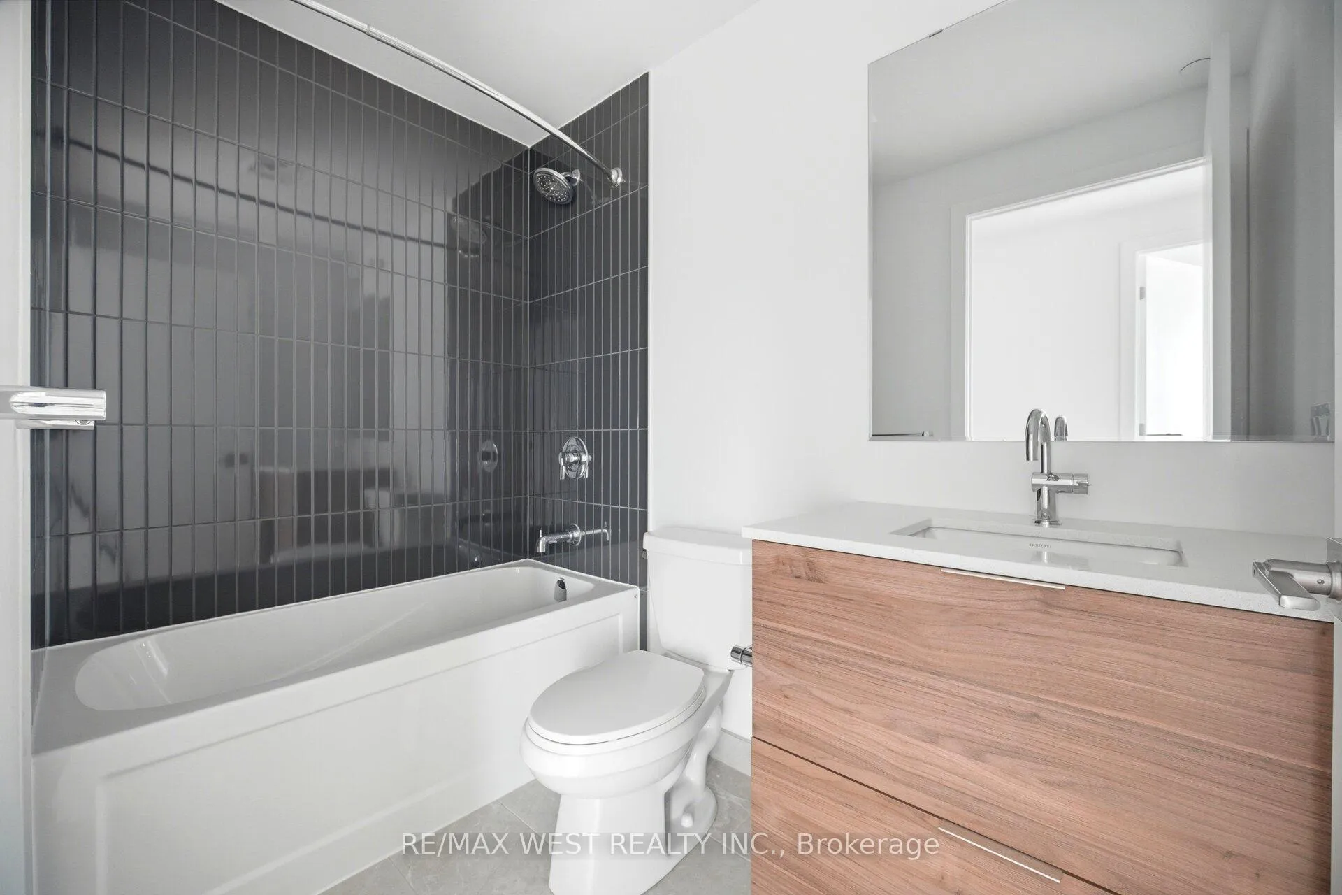 Photo 26 of Unit 311, 2501 Saw Whet Boulevard, Oakville, Glen Abbey — HOMEH