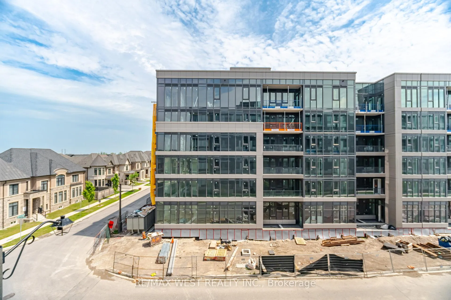 Photo 32 of Unit 311, 2501 Saw Whet Boulevard, Oakville, Glen Abbey — HOMEH