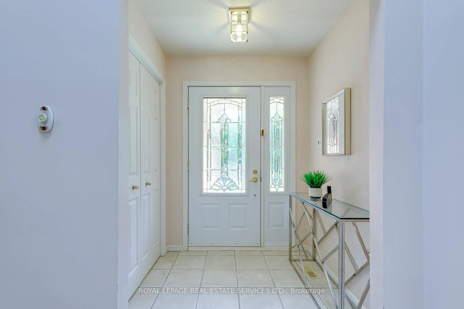 Photo 5 of 500 Woodview Road, Burlington, Roseland — HOMEH