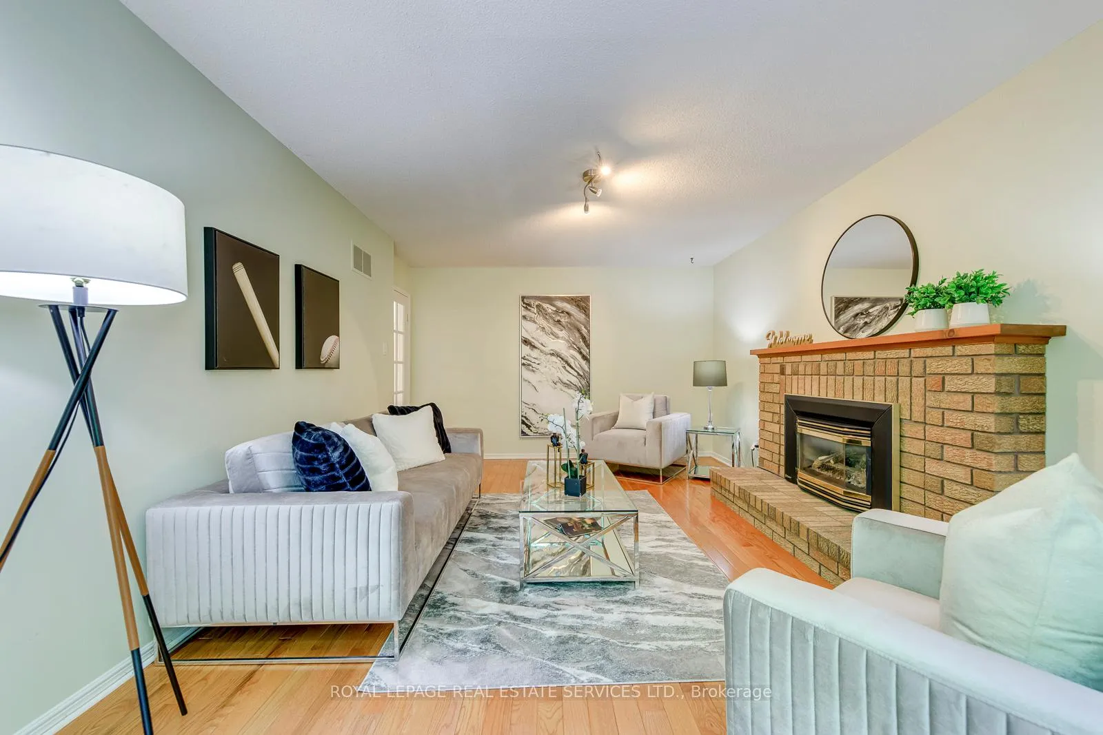 Photo 14 of 500 Woodview Road, Burlington, Roseland — HOMEH