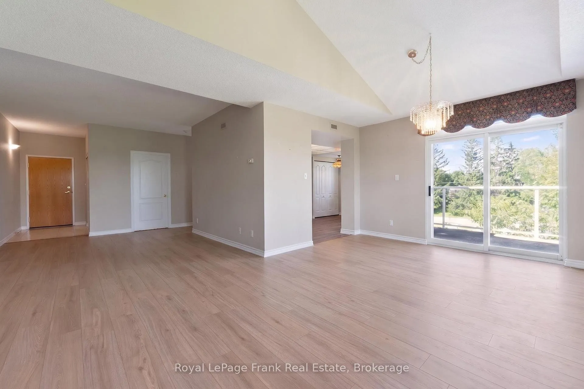 Photo 8 of Unit 407, 51 Rivermill Boulevard, Kawartha Lakes, Lindsay — HOMEH
