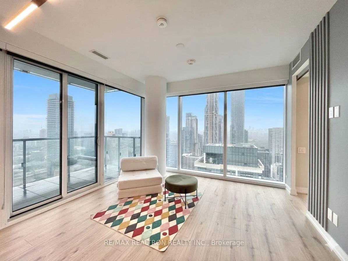 Photo 5 of Unit 4601, 3 Gloucester Street, Toronto, Church-Yonge Corridor — HOMEH
