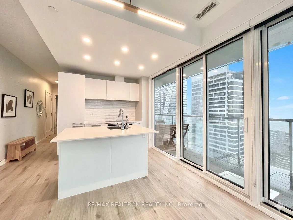 Photo 8 of Unit 4601, 3 Gloucester Street, Toronto, Church-Yonge Corridor — HOMEH