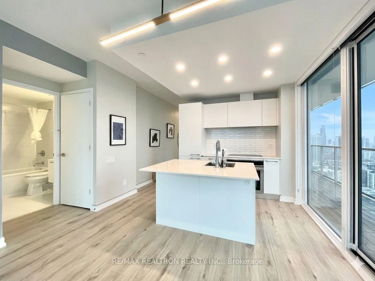 Photo 9 of Unit 4601, 3 Gloucester Street, Toronto, Church-Yonge Corridor — HOMEH