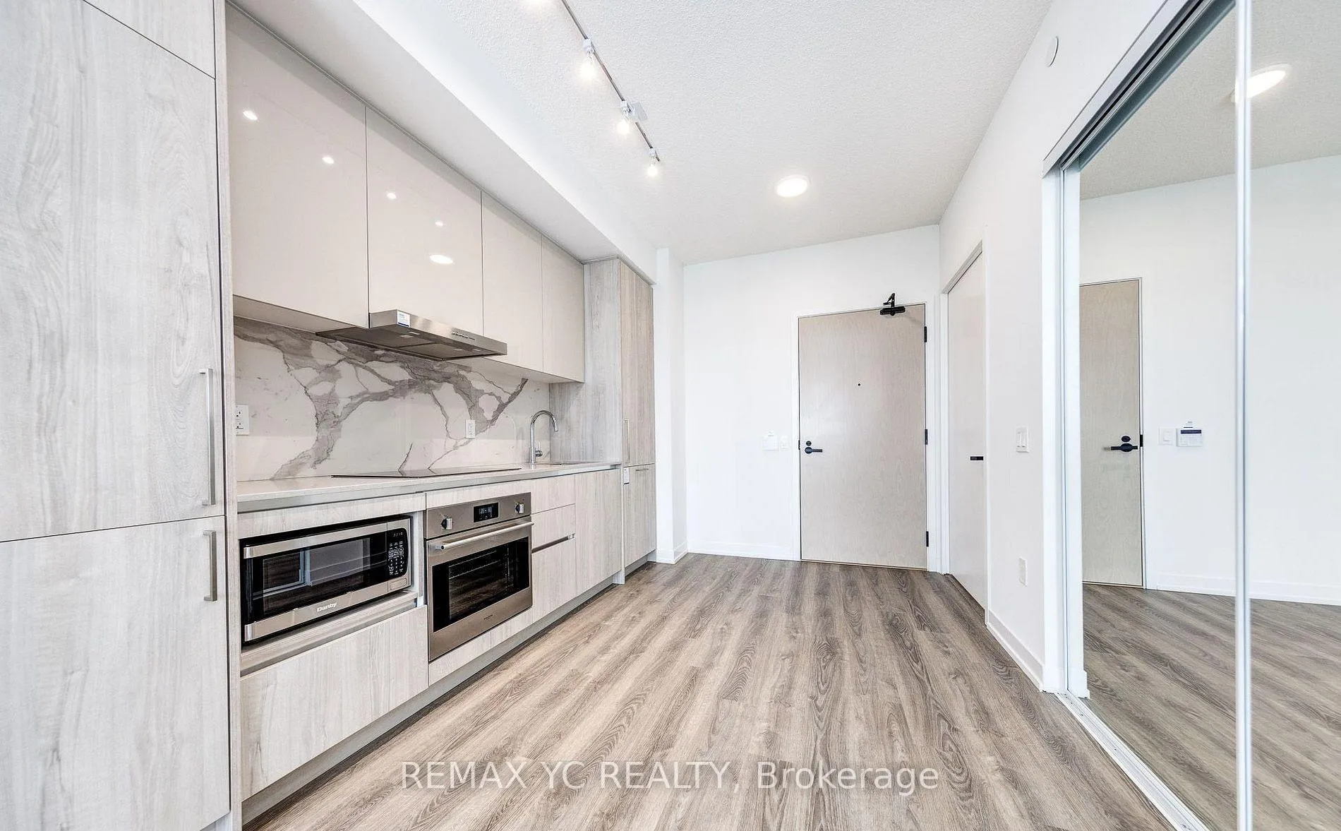 Photo 4 of Unit 4905, 195 Commerce Street, Vaughan, Vaughan Corporate Centre — HOMEH