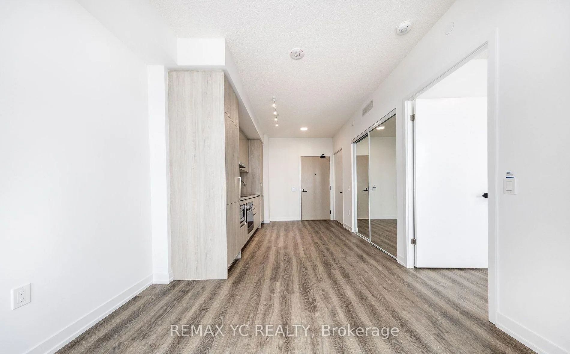 Photo 10 of Unit 4905, 195 Commerce Street, Vaughan, Vaughan Corporate Centre — HOMEH