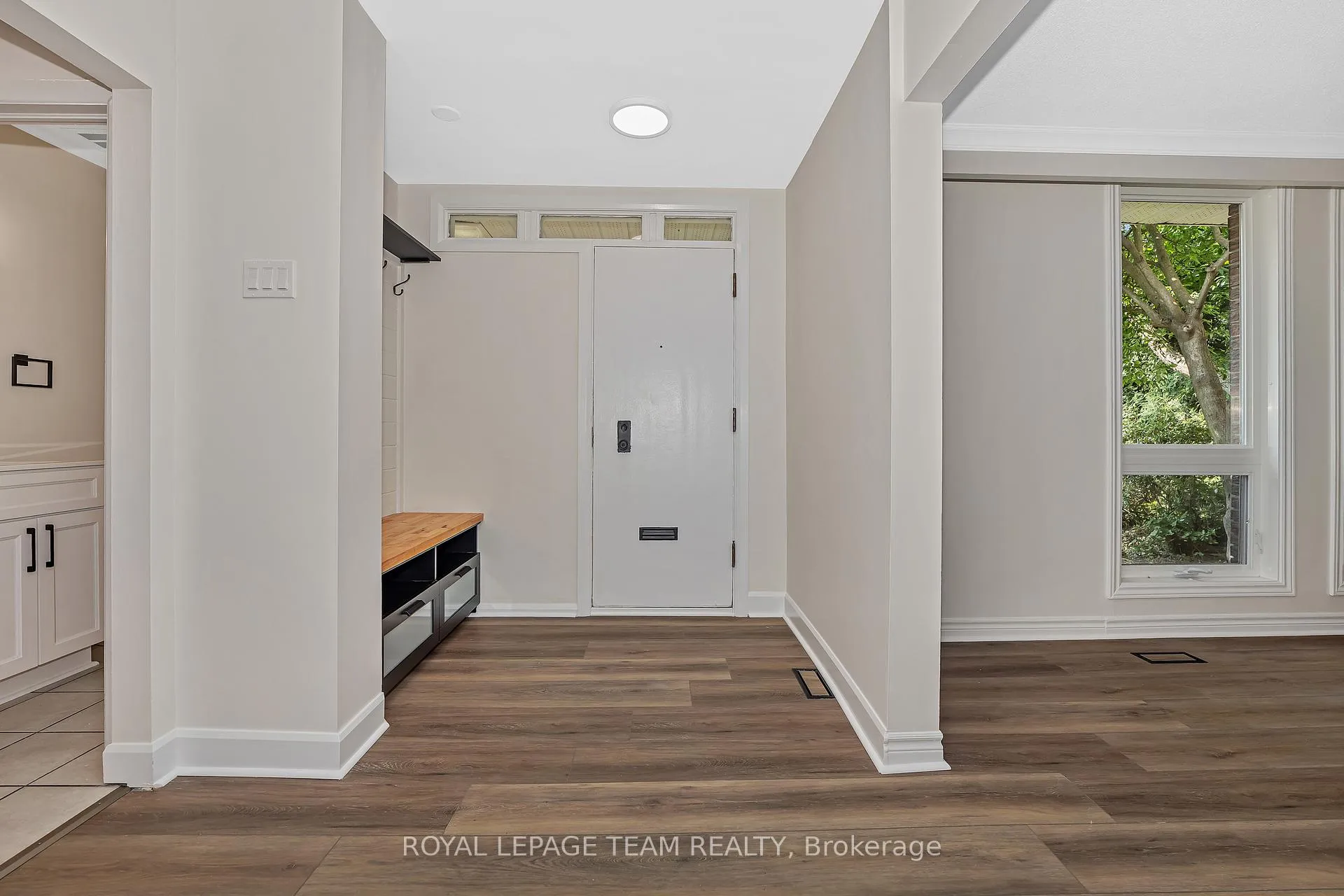 Photo 5 of 1825 Yale Avenue, Ottawa, Guildwood Estates - Urbandale Acres — HOMEH