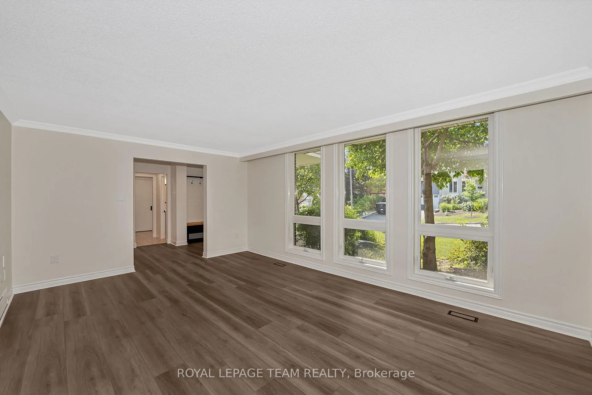 Photo 8 of 1825 Yale Avenue, Ottawa, Guildwood Estates - Urbandale Acres — HOMEH