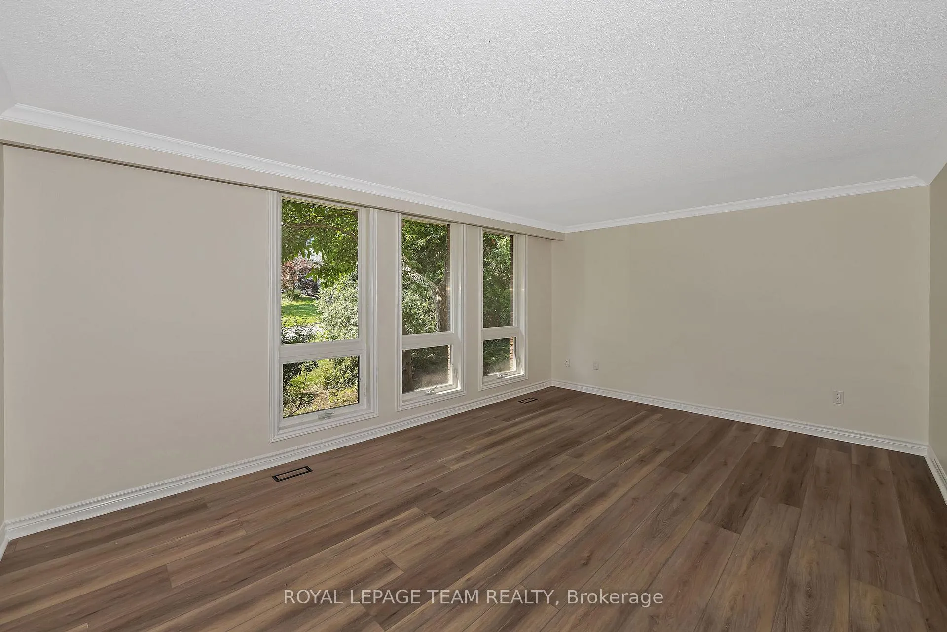 Photo 10 of 1825 Yale Avenue, Ottawa, Guildwood Estates - Urbandale Acres — HOMEH