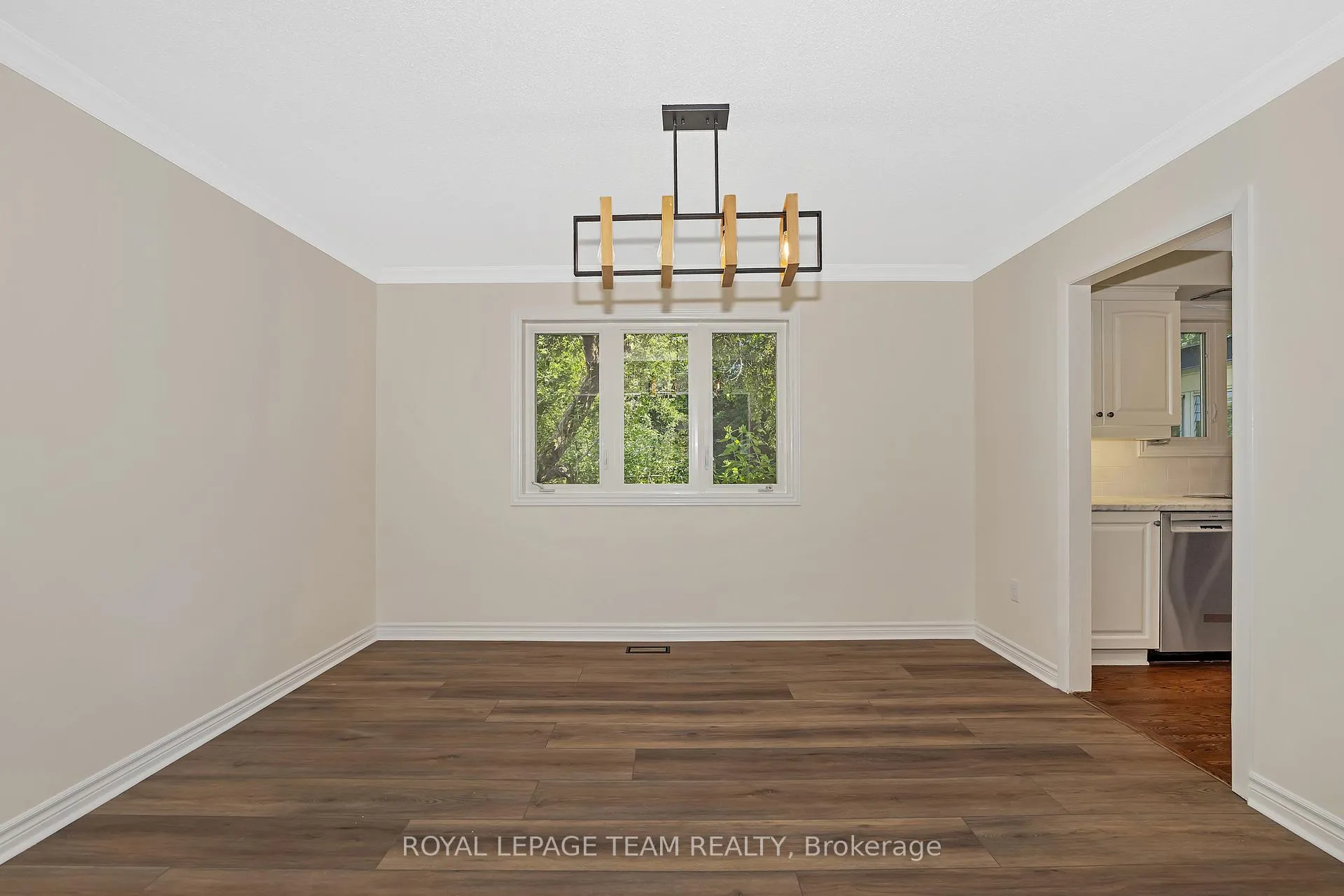 Photo 12 of 1825 Yale Avenue, Ottawa, Guildwood Estates - Urbandale Acres — HOMEH