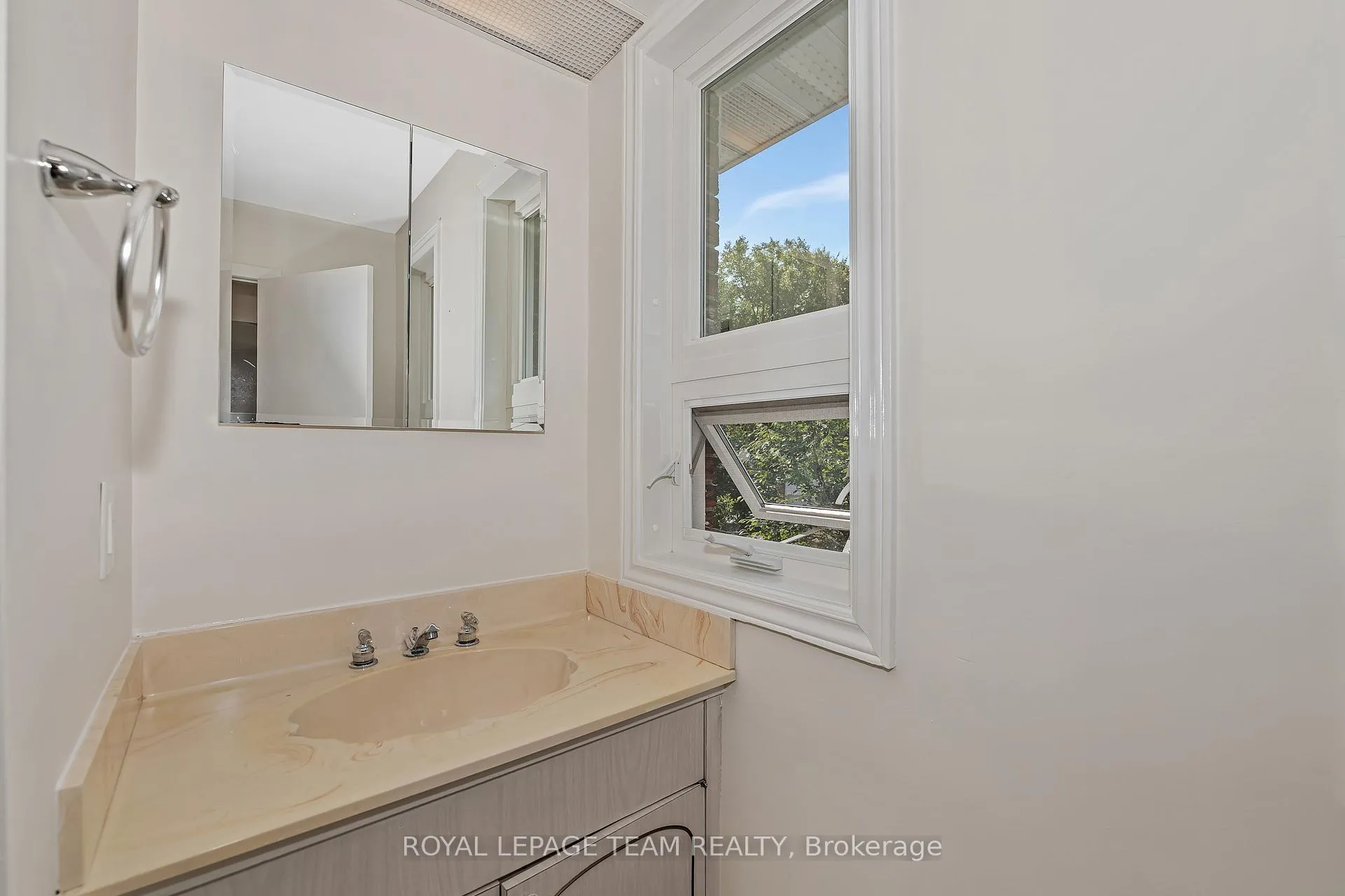 Photo 28 of 1825 Yale Avenue, Ottawa, Guildwood Estates - Urbandale Acres — HOMEH