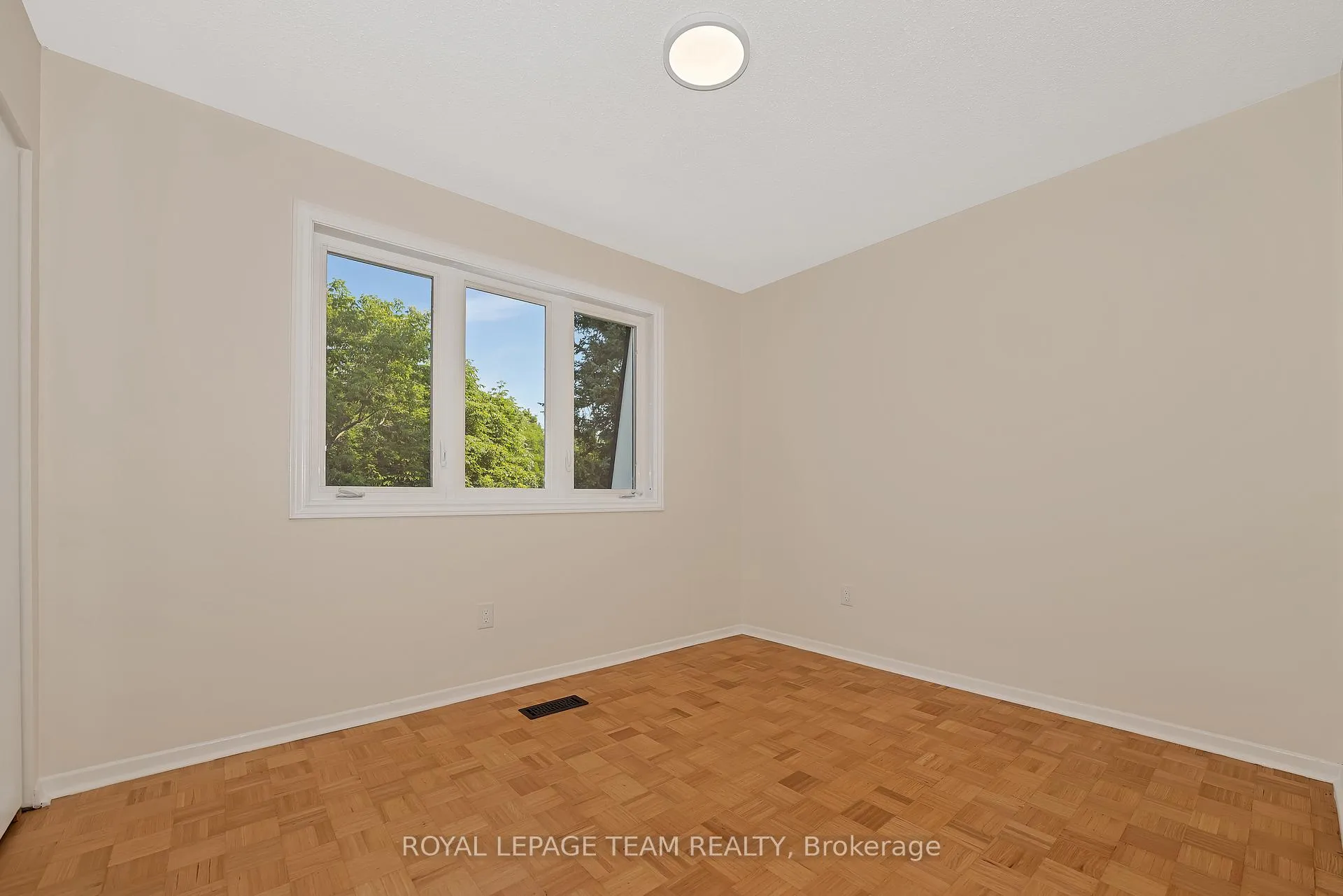 Photo 35 of 1825 Yale Avenue, Ottawa, Guildwood Estates - Urbandale Acres — HOMEH
