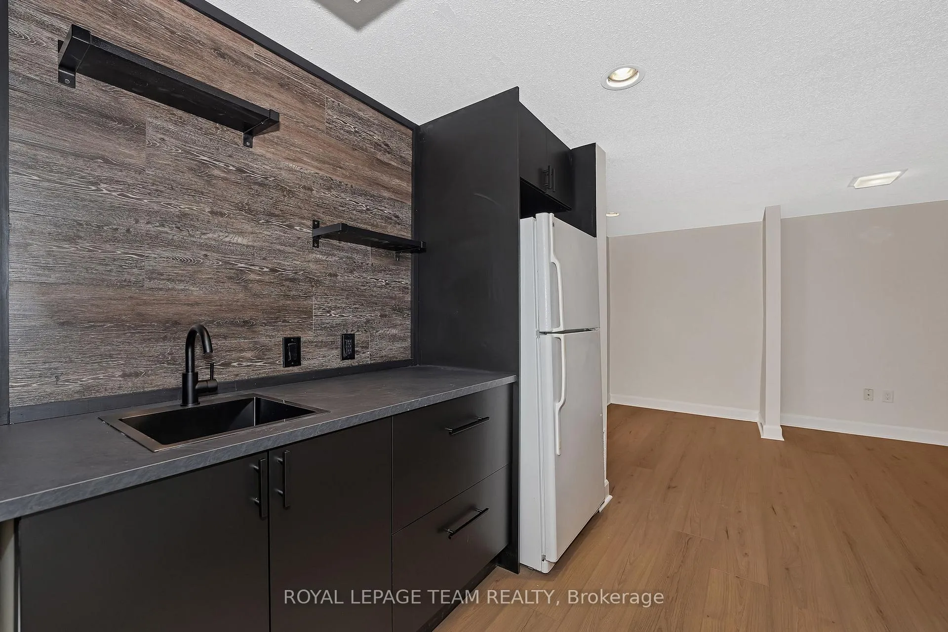 Photo 37 of 1825 Yale Avenue, Ottawa, Guildwood Estates - Urbandale Acres — HOMEH