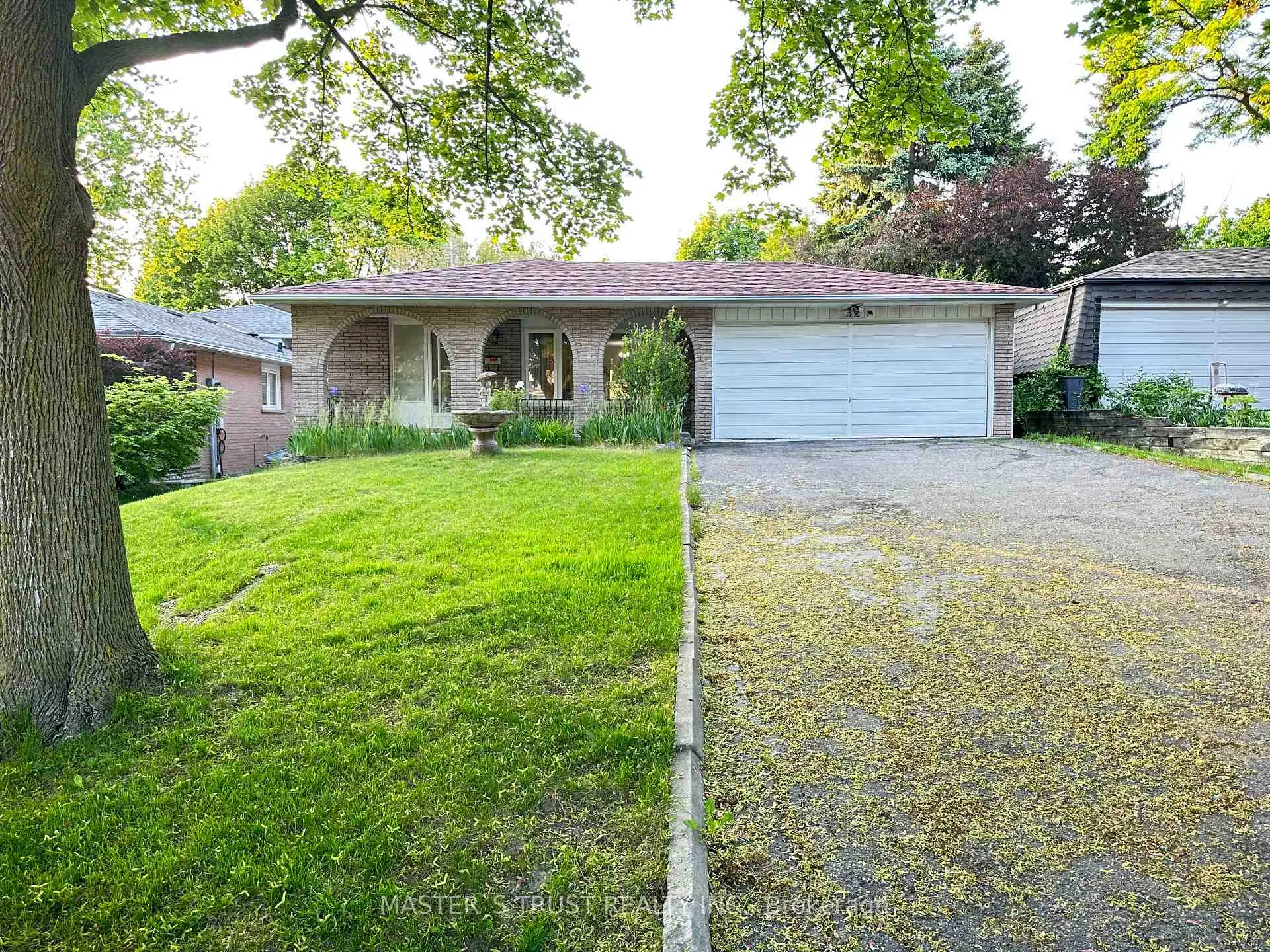 Photo 1 of 32 Castle Harbour Lane, Markham, Thornhill — HOMEH