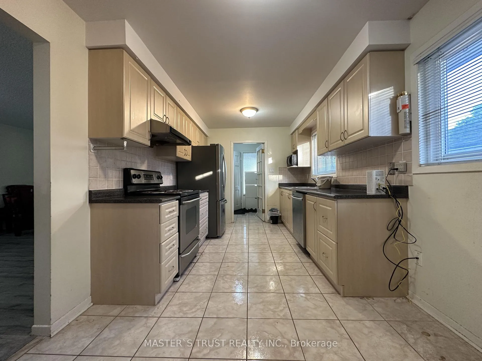 Photo 5 of 32 Castle Harbour Lane, Markham, Thornhill — HOMEH