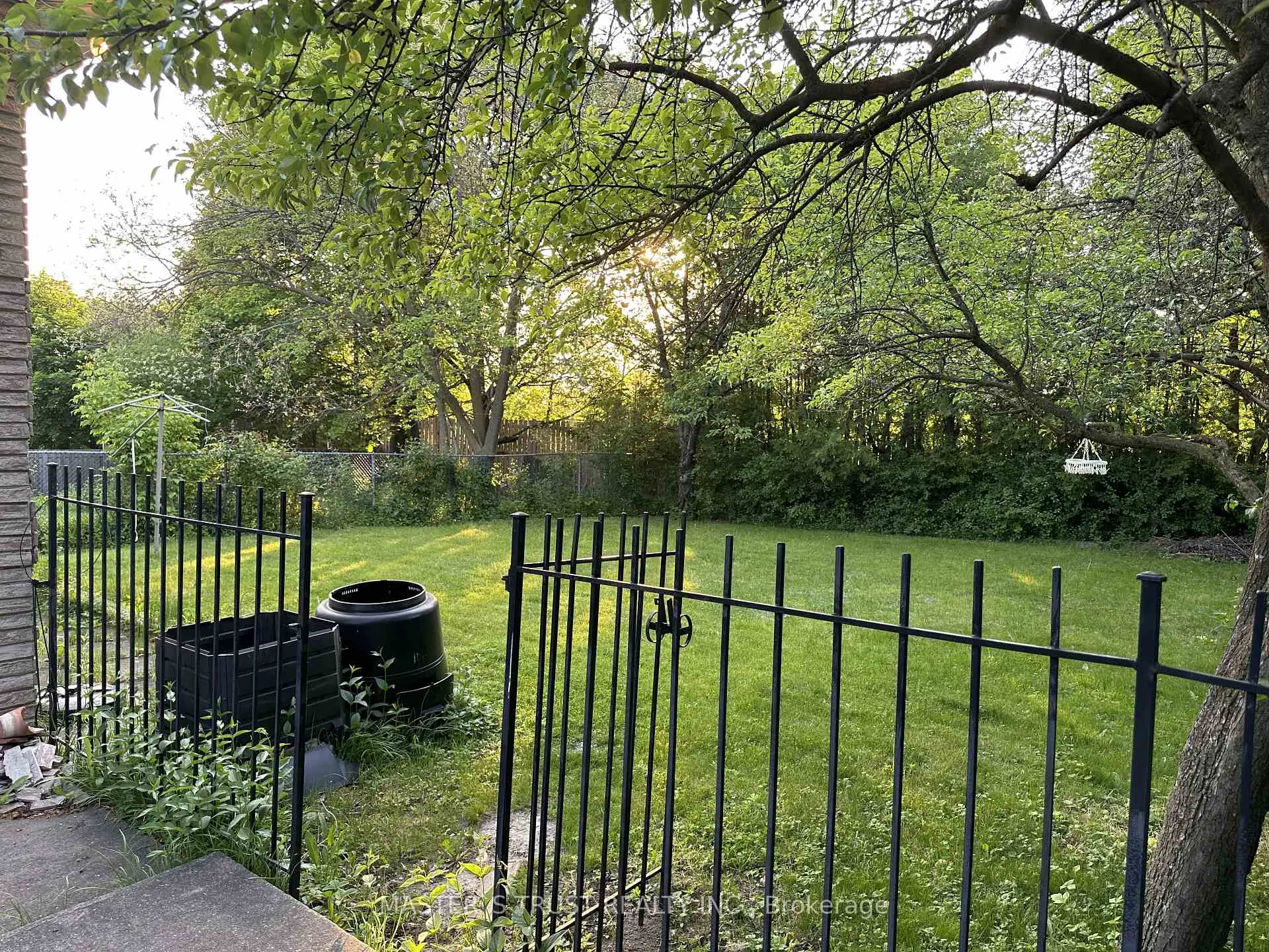 Photo 10 of 32 Castle Harbour Lane, Markham, Thornhill — HOMEH