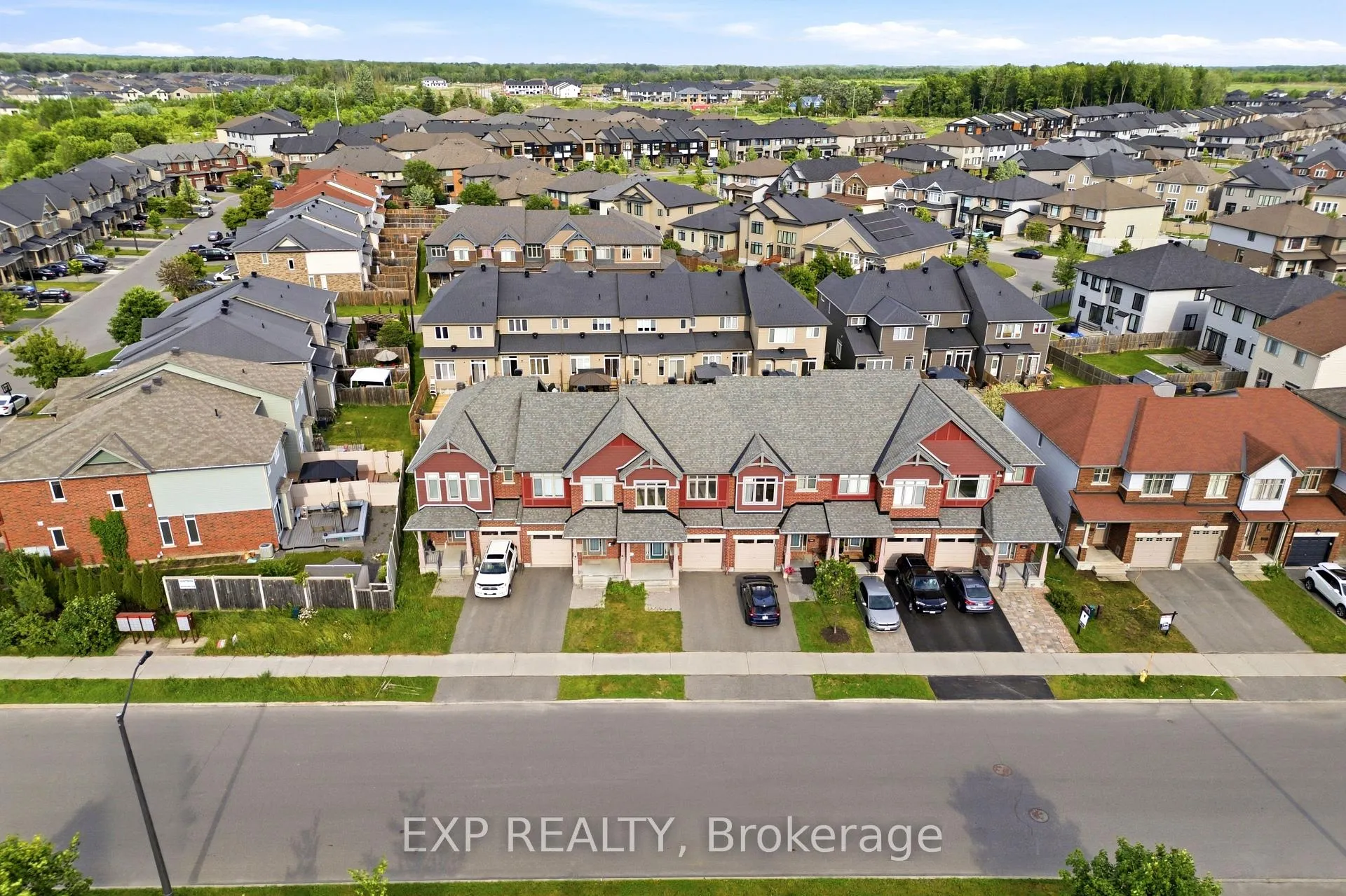 Photo 4 of 704 Brian Good Avenue, Ottawa, Riverside South/Gloucester Glen — HOMEH