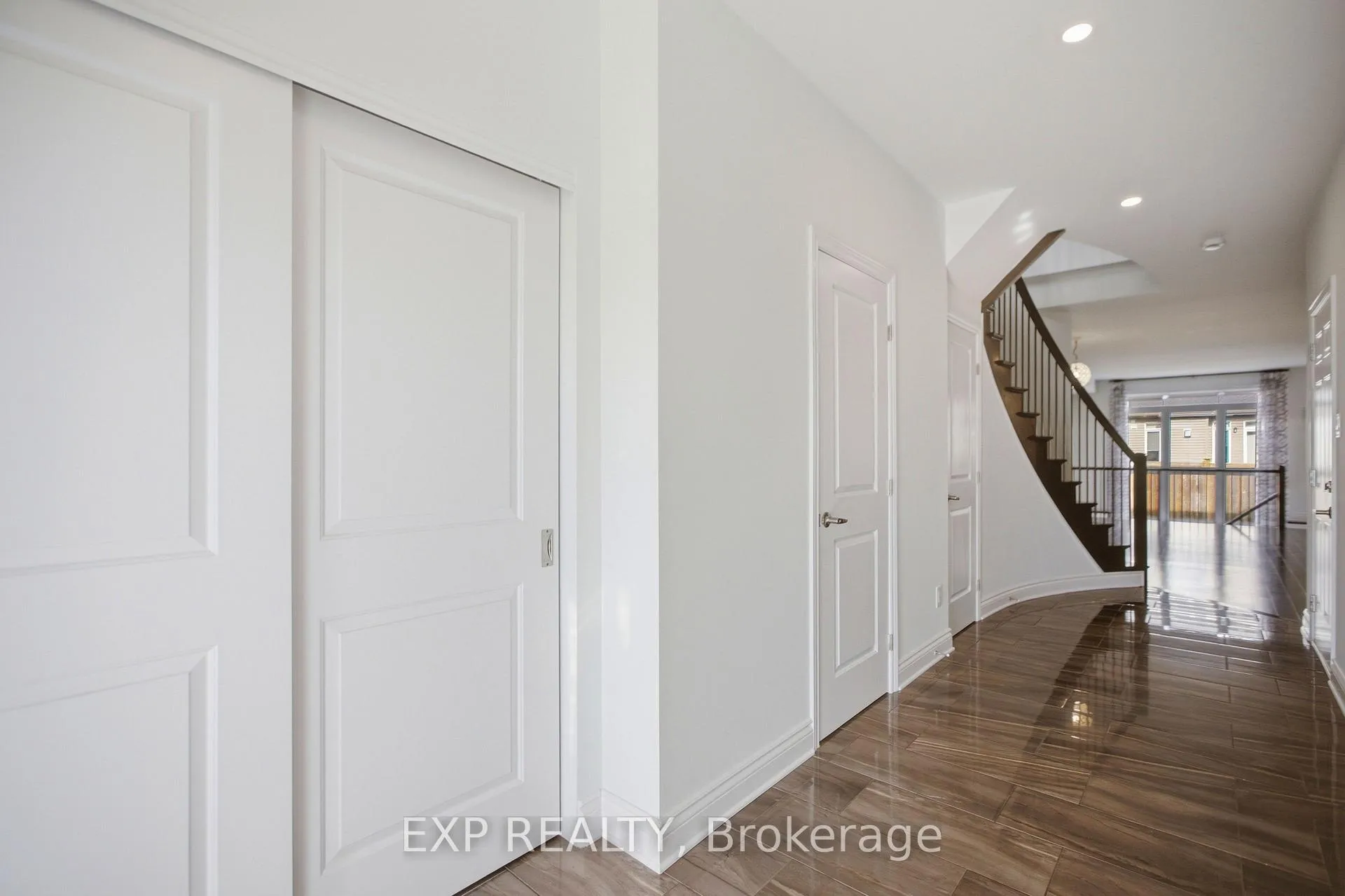 Photo 8 of 704 Brian Good Avenue, Ottawa, Riverside South/Gloucester Glen — HOMEH