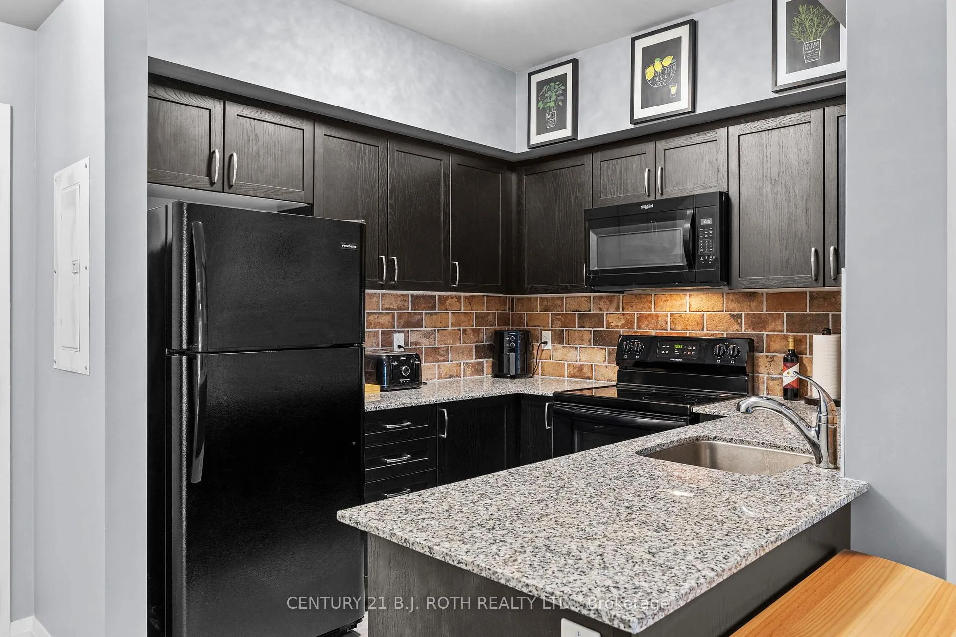 Photo 8 of Unit 307, 300 Essa Road, Barrie, 400 West — HOMEH