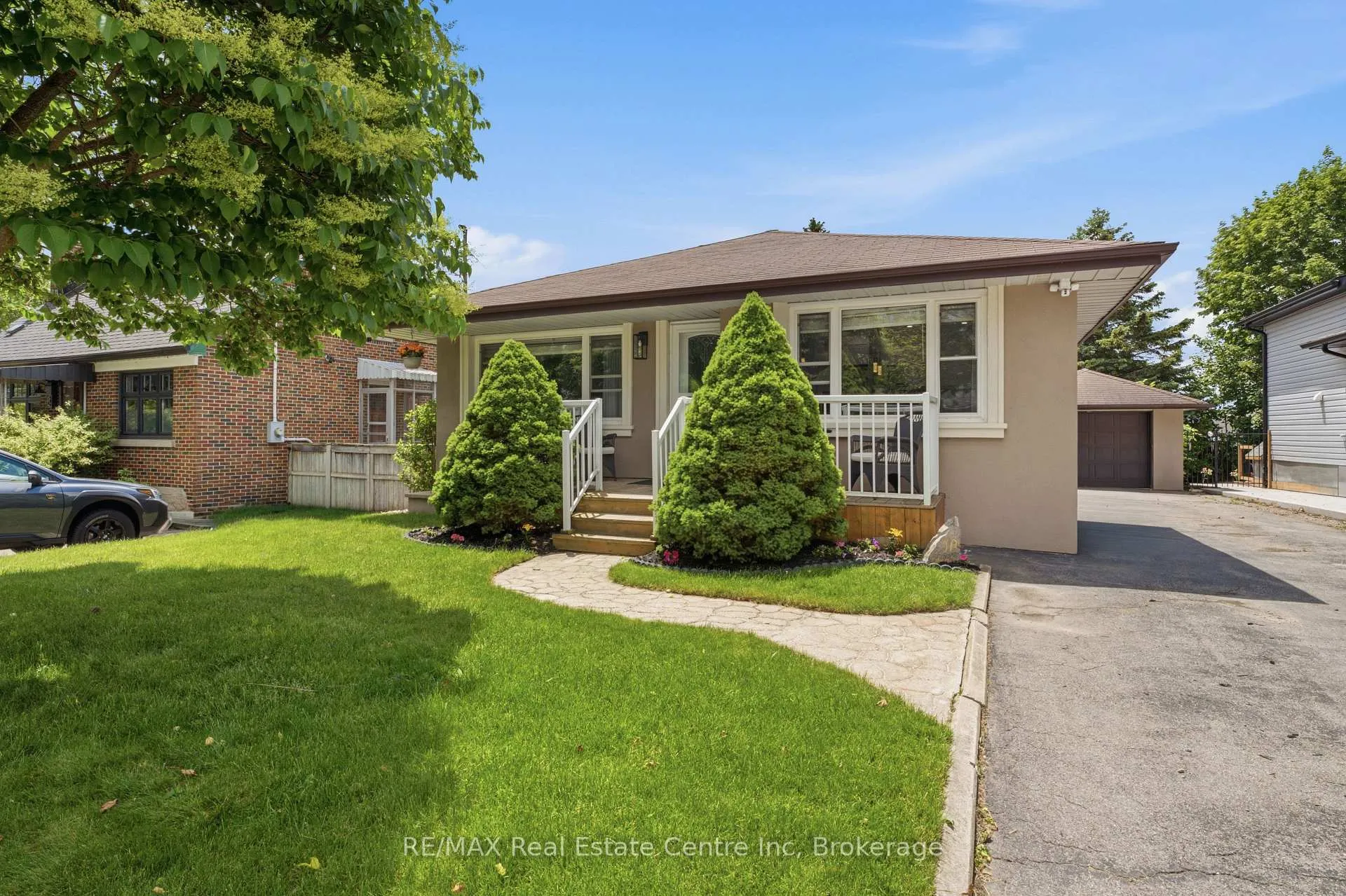 Photo 1 of 10 Calgary Avenue, Guelph, St. George's — HOMEH