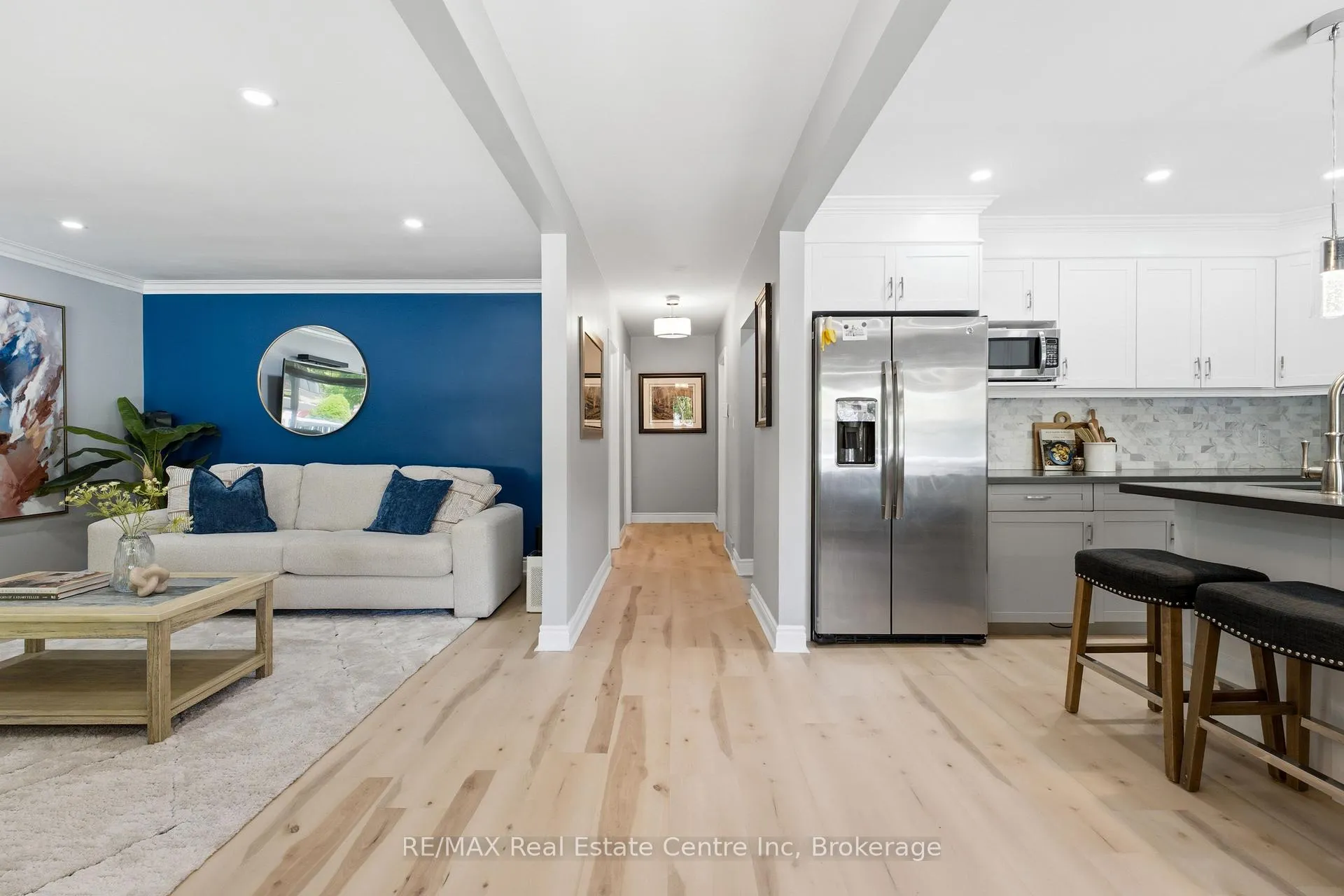 Photo 3 of 10 Calgary Avenue, Guelph, St. George's — HOMEH