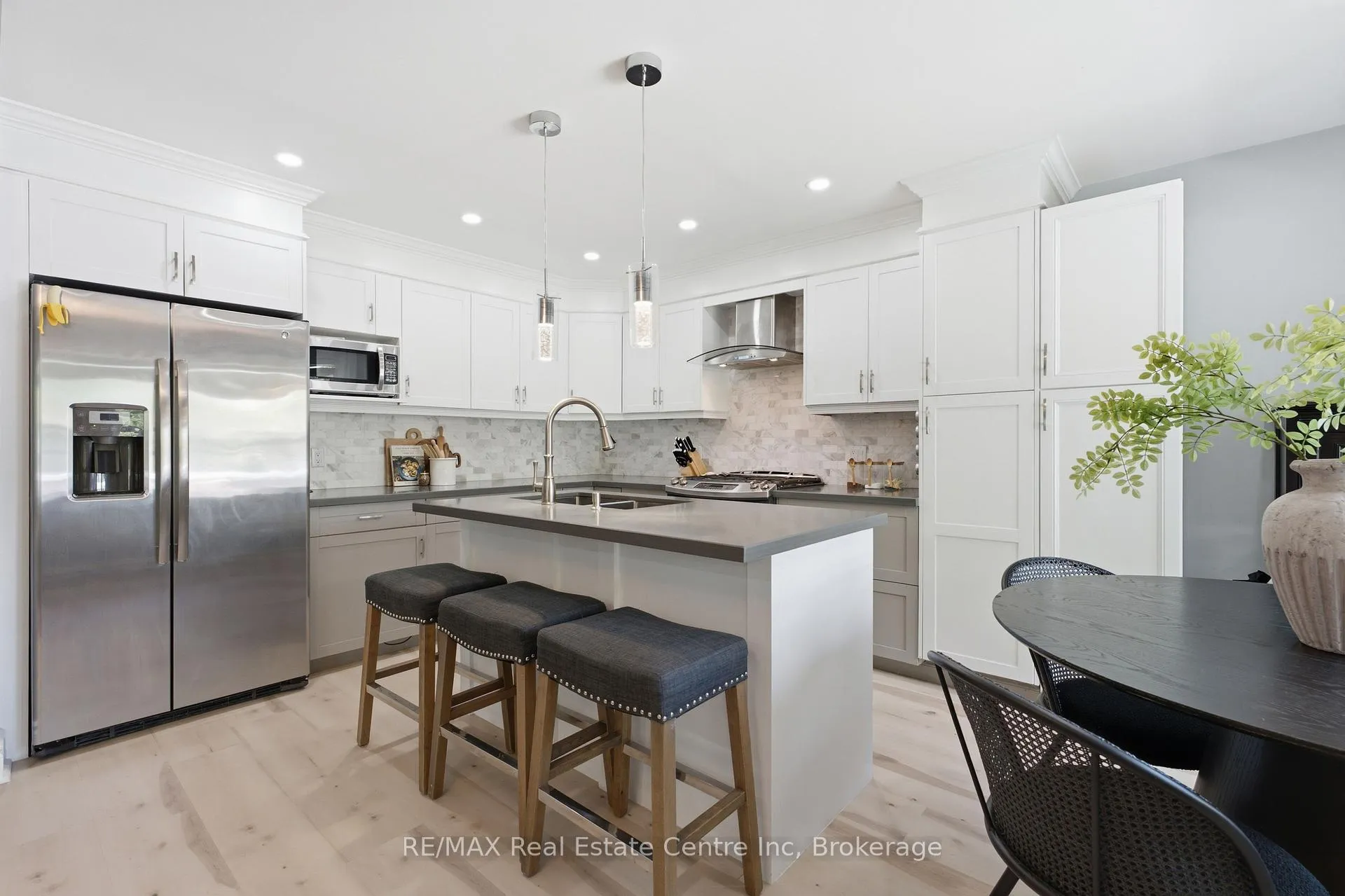 Photo 5 of 10 Calgary Avenue, Guelph, St. George's — HOMEH