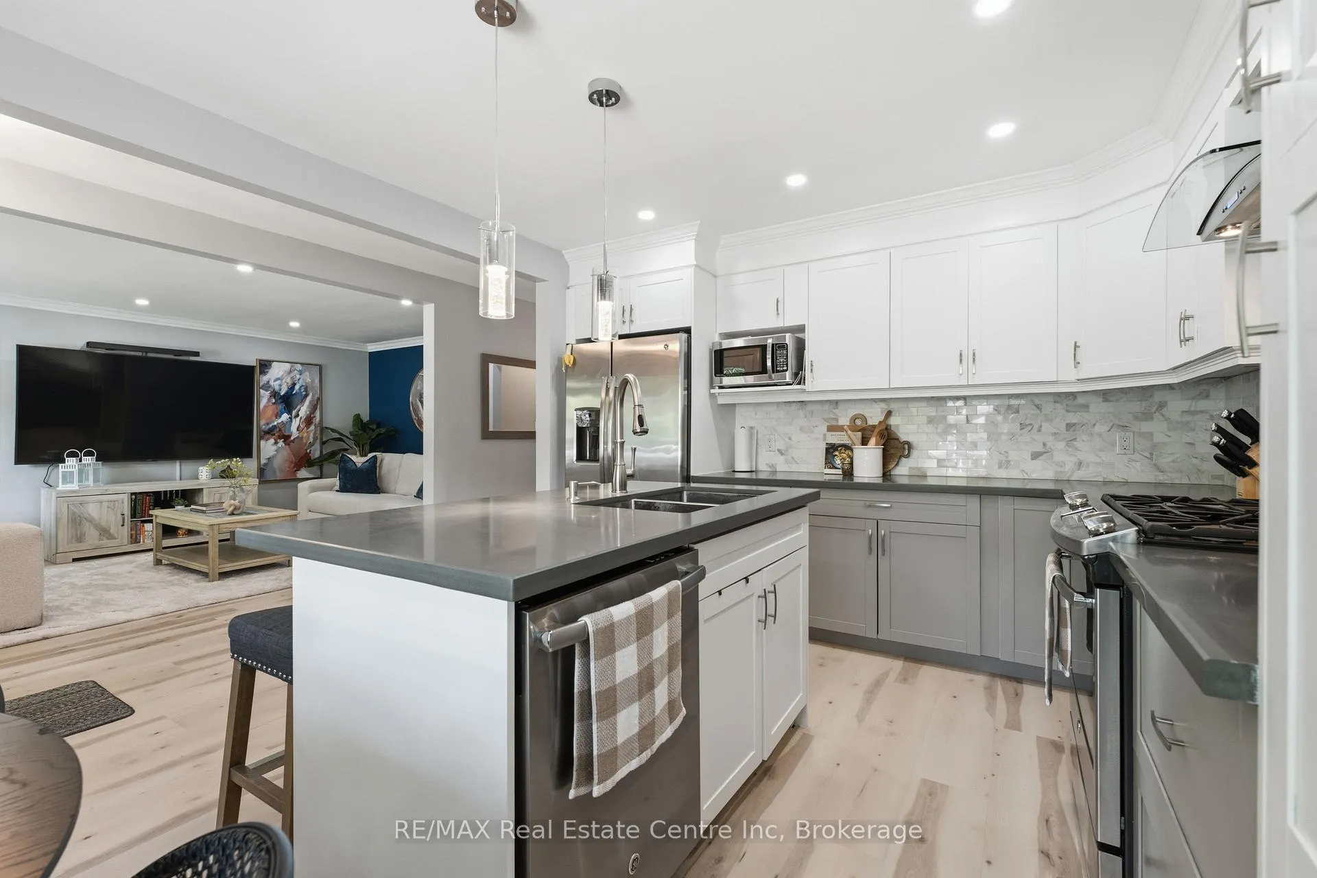 Photo 6 of 10 Calgary Avenue, Guelph, St. George's — HOMEH