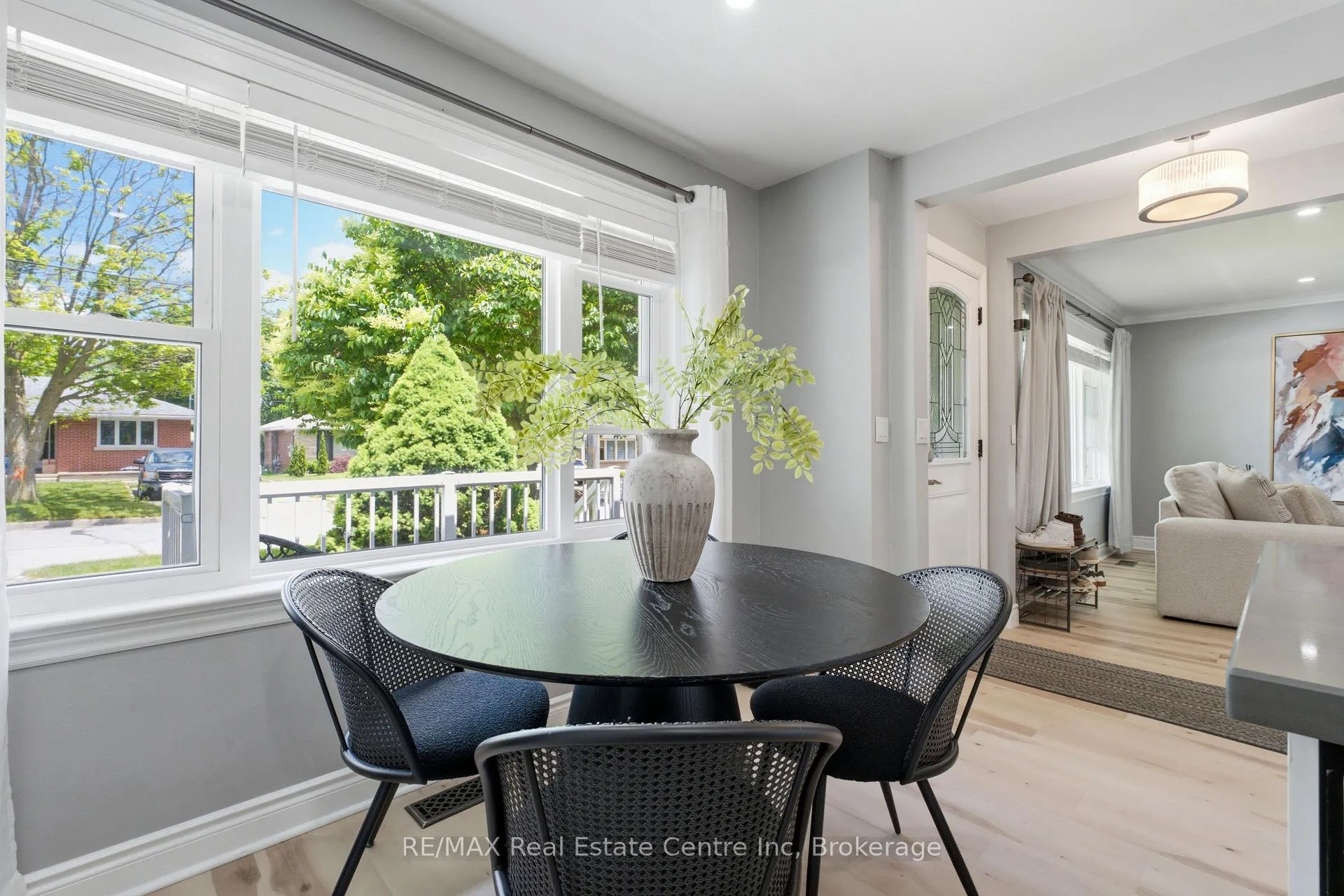 Photo 7 of 10 Calgary Avenue, Guelph, St. George's — HOMEH
