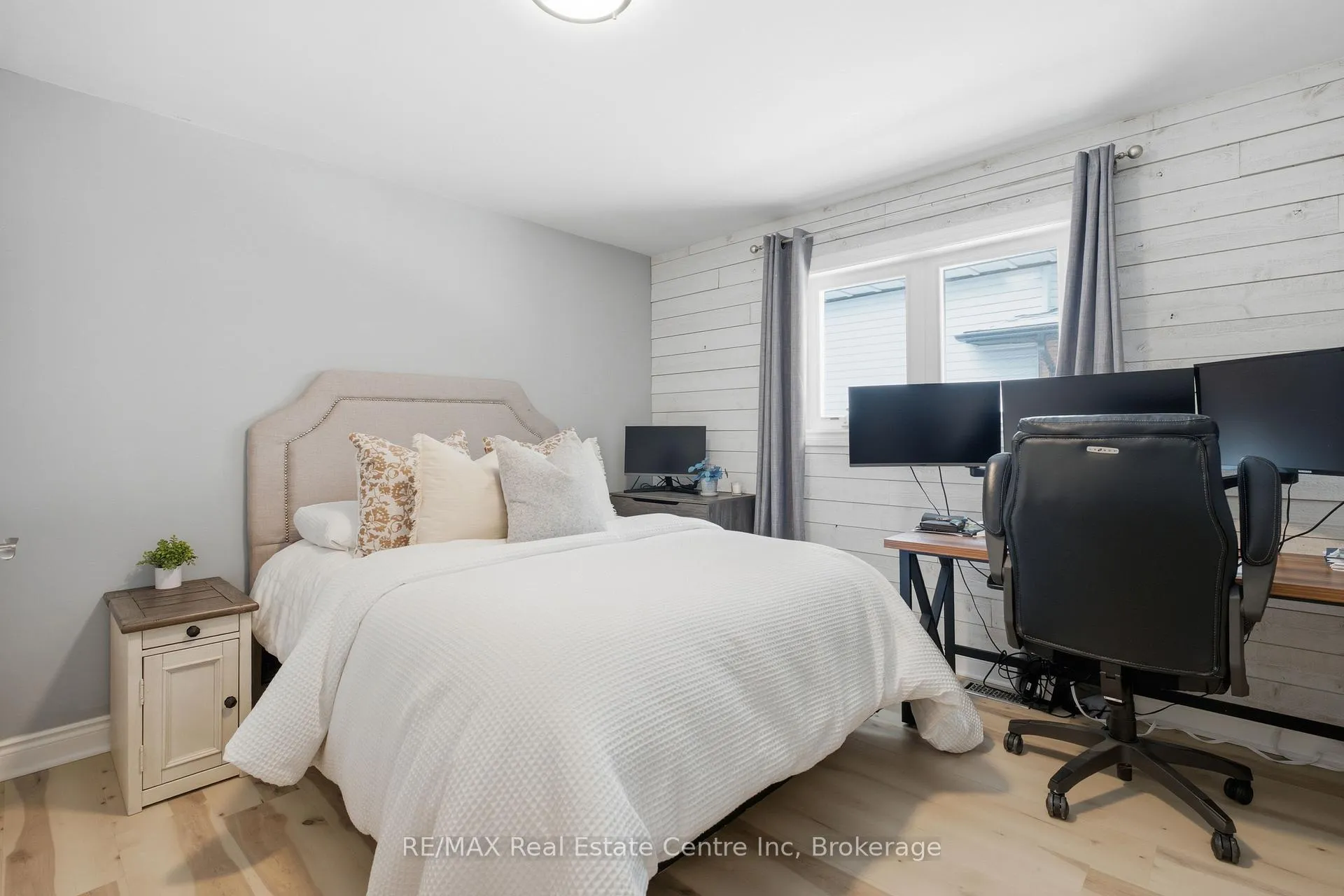 Photo 16 of 10 Calgary Avenue, Guelph, St. George's — HOMEH