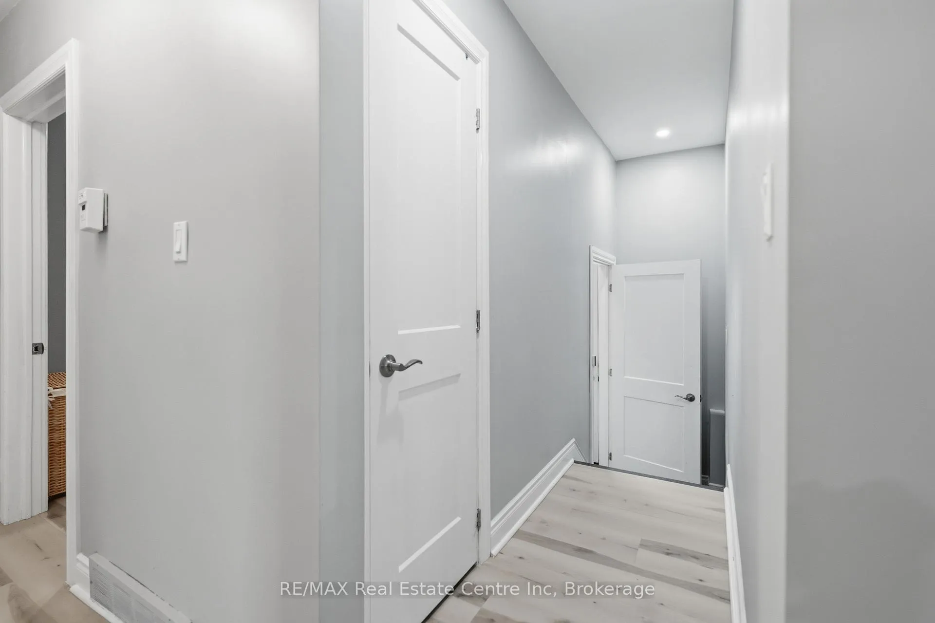 Photo 18 of 10 Calgary Avenue, Guelph, St. George's — HOMEH