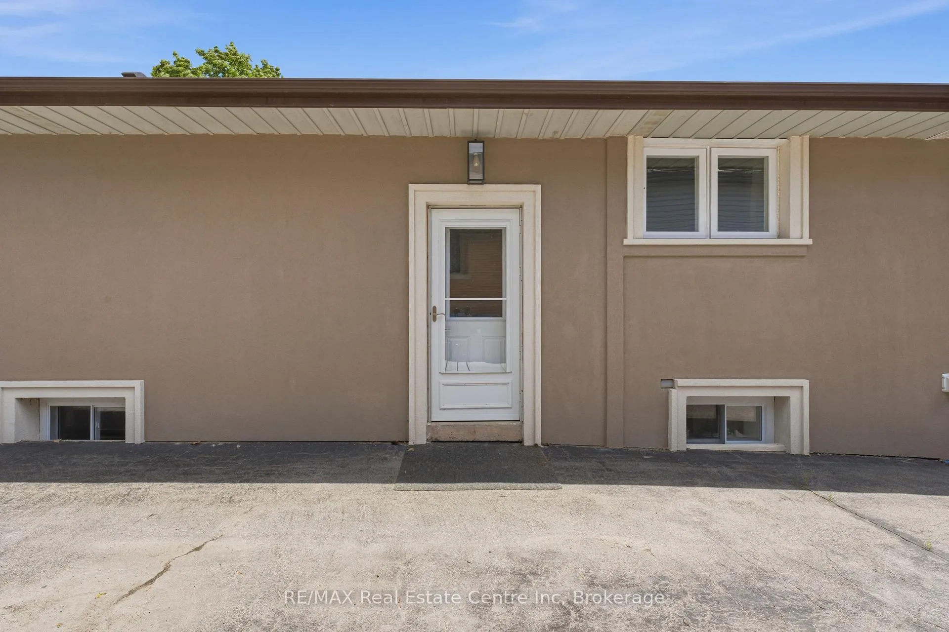 Photo 19 of 10 Calgary Avenue, Guelph, St. George's — HOMEH