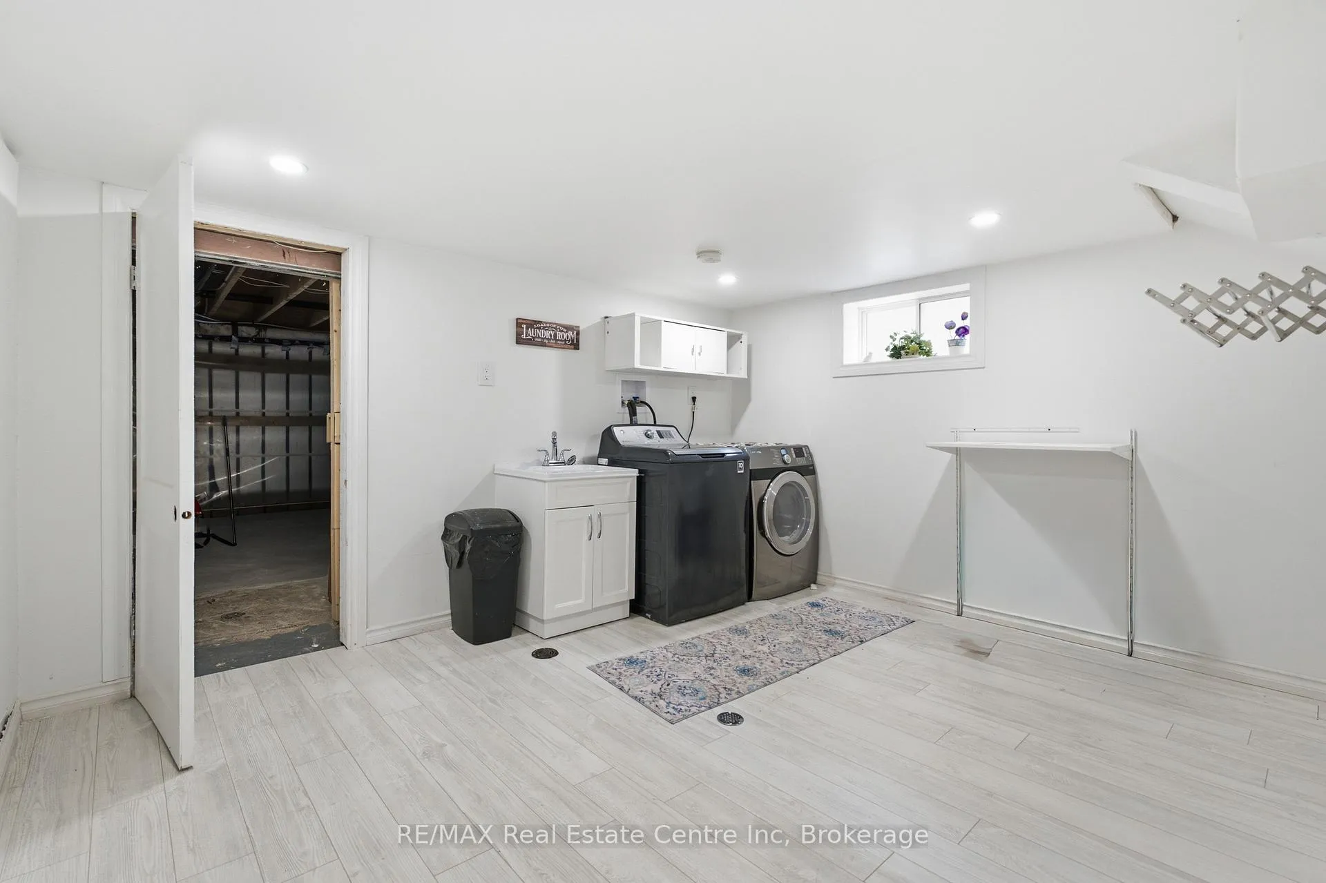 Photo 23 of 10 Calgary Avenue, Guelph, St. George's — HOMEH