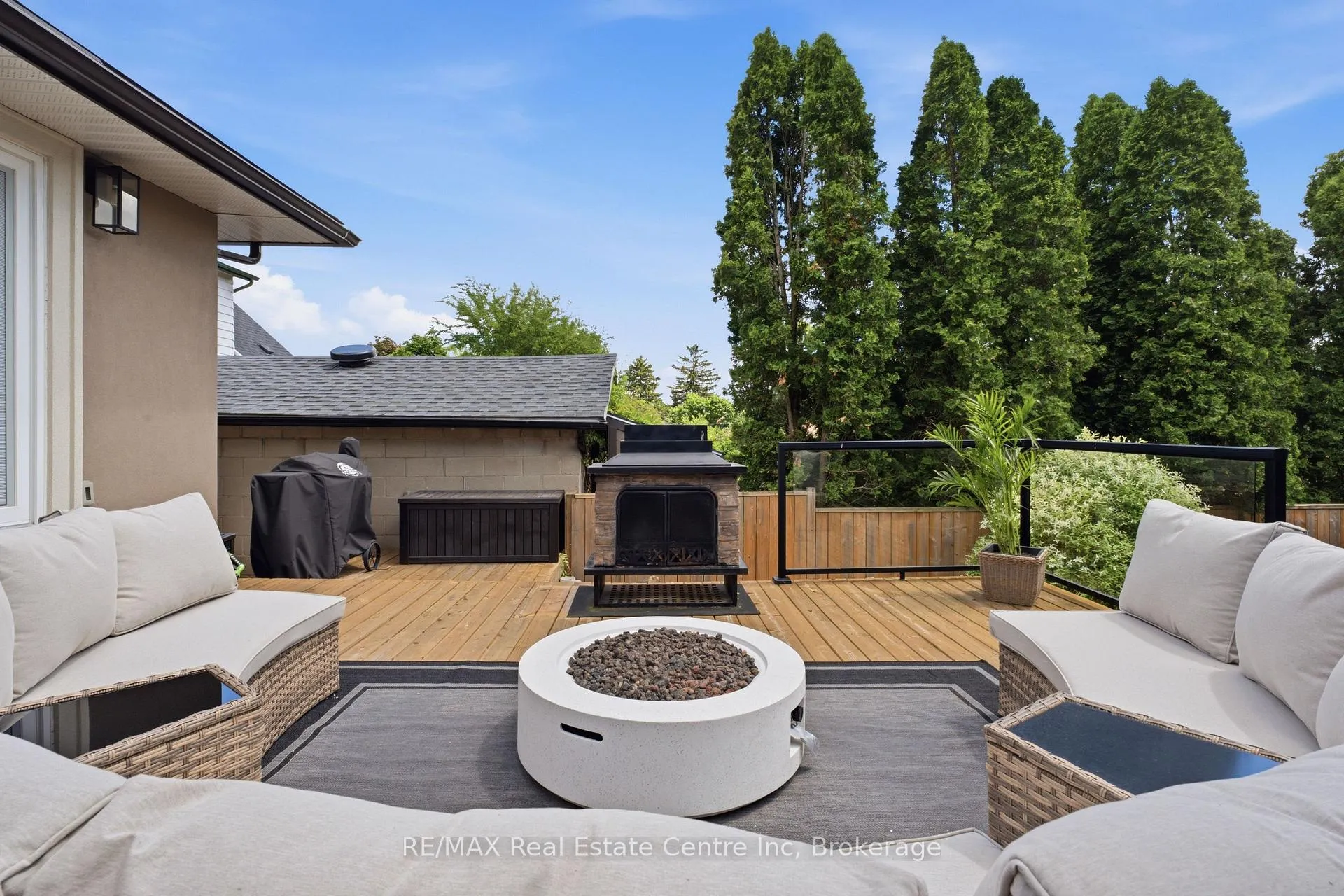Photo 24 of 10 Calgary Avenue, Guelph, St. George's — HOMEH