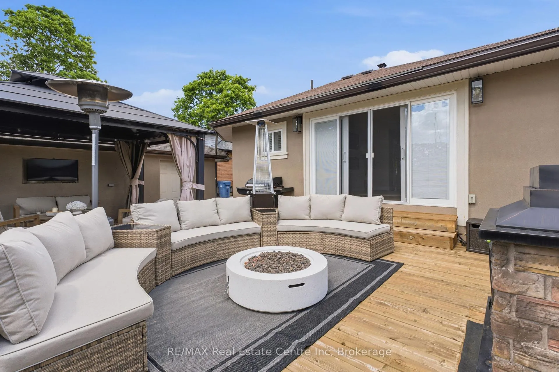 Photo 25 of 10 Calgary Avenue, Guelph, St. George's — HOMEH