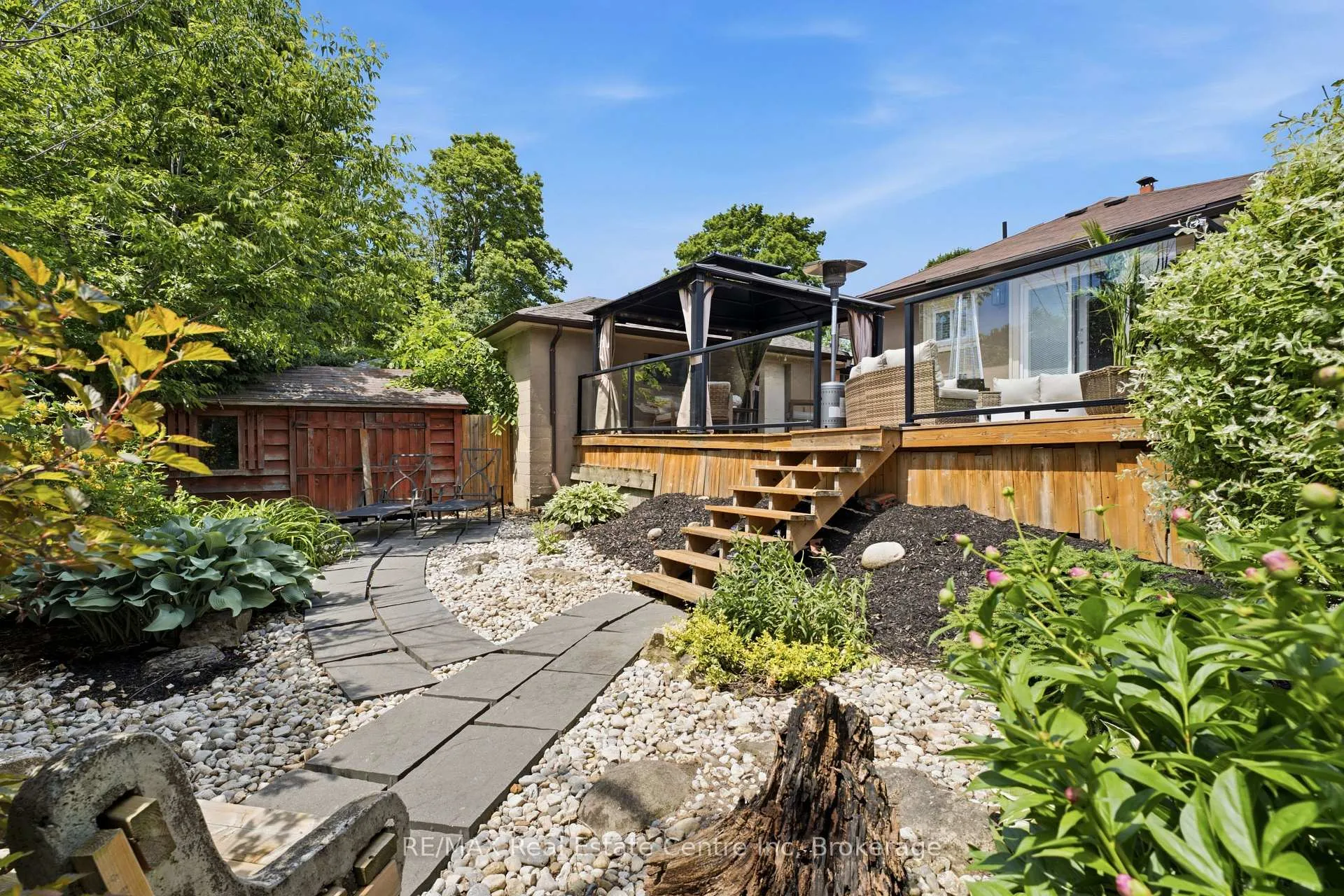 Photo 27 of 10 Calgary Avenue, Guelph, St. George's — HOMEH