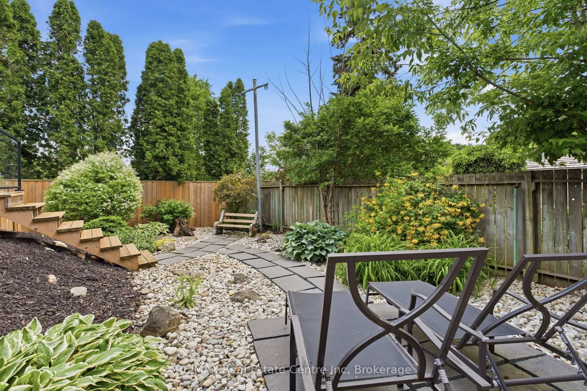 Photo 28 of 10 Calgary Avenue, Guelph, St. George's — HOMEH