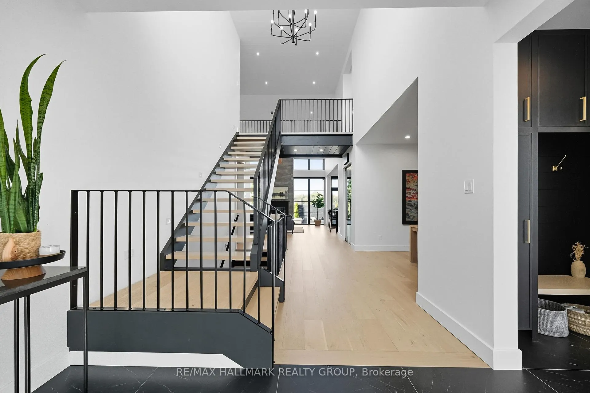 Photo 4 of 610 Gendarme Circle, Ottawa, Mer Bleue/Bradley Estates/Anderson Park — HOMEH