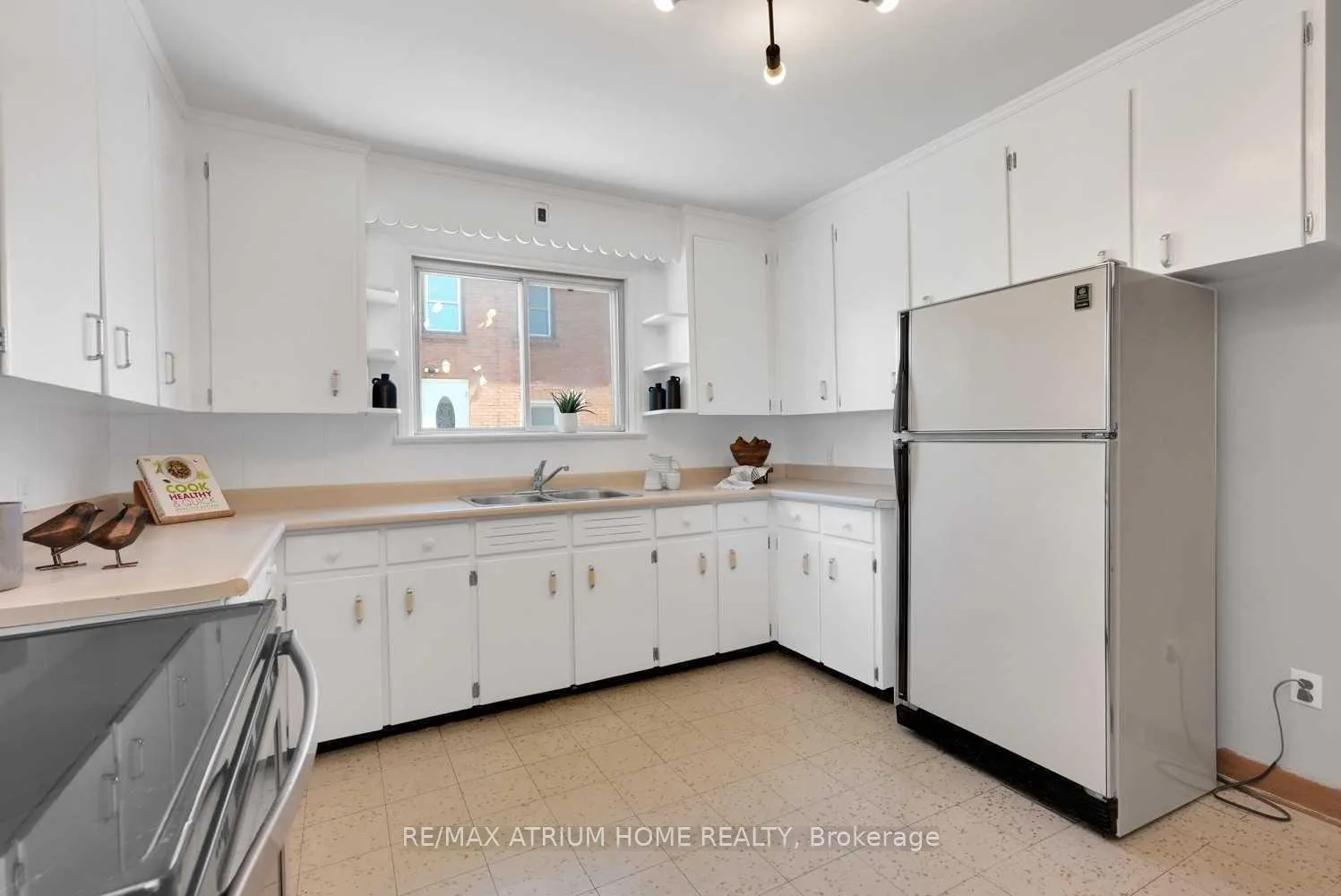 Photo 6 of 213 Conant Street, Oshawa, Lakeview — HOMEH