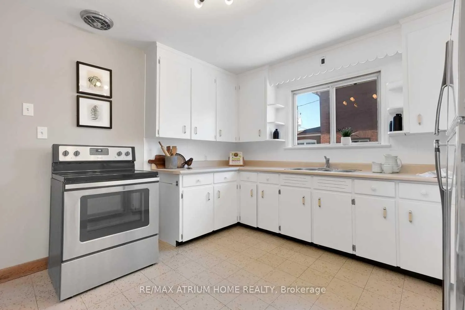 Photo 7 of 213 Conant Street, Oshawa, Lakeview — HOMEH