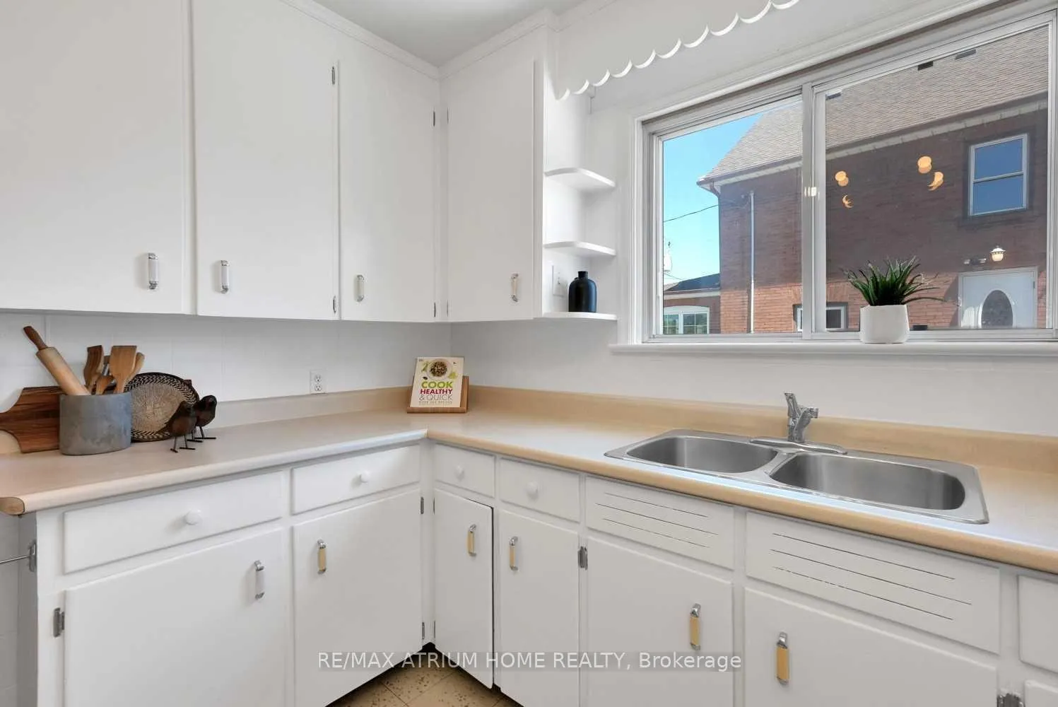 Photo 8 of 213 Conant Street, Oshawa, Lakeview — HOMEH