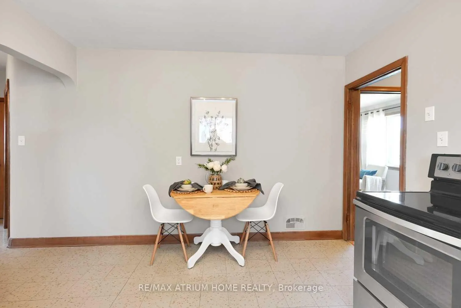 Photo 9 of 213 Conant Street, Oshawa, Lakeview — HOMEH