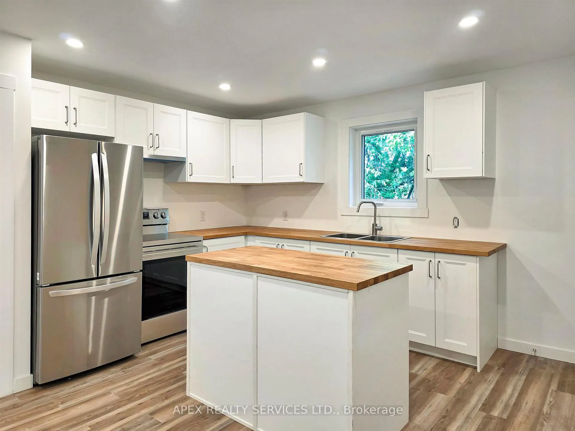 Photo 6 of 507 Fourth Avenue South, Kenora, Lakeside — HOMEH